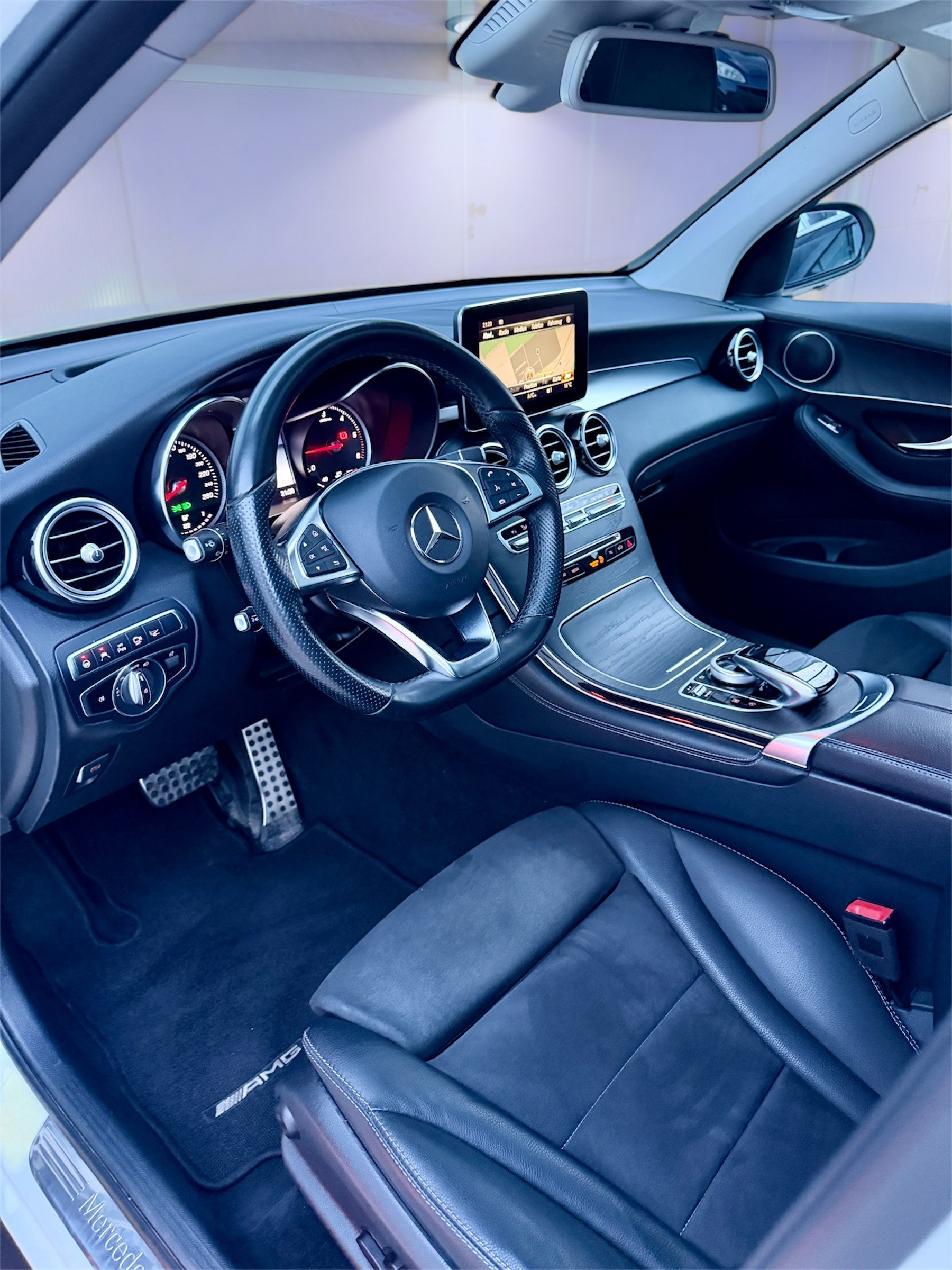 MERCEDES-BENZ GLC 250 d AMG Line 4Matic 9G-Tronic-image-8