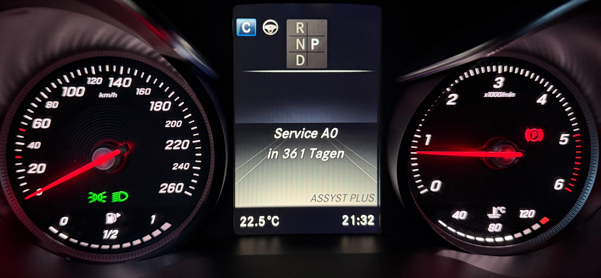 MERCEDES-BENZ GLC 250 d AMG Line 4Matic 9G-Tronic-image-11