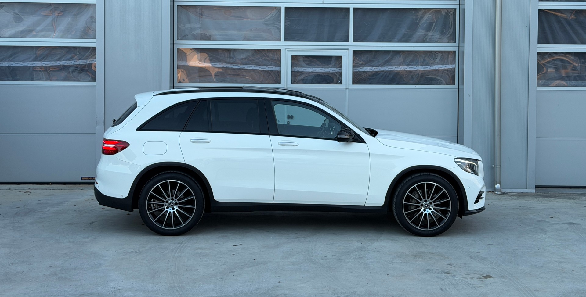 MERCEDES-BENZ GLC 250 d AMG Line 4Matic 9G-Tronic-image-2