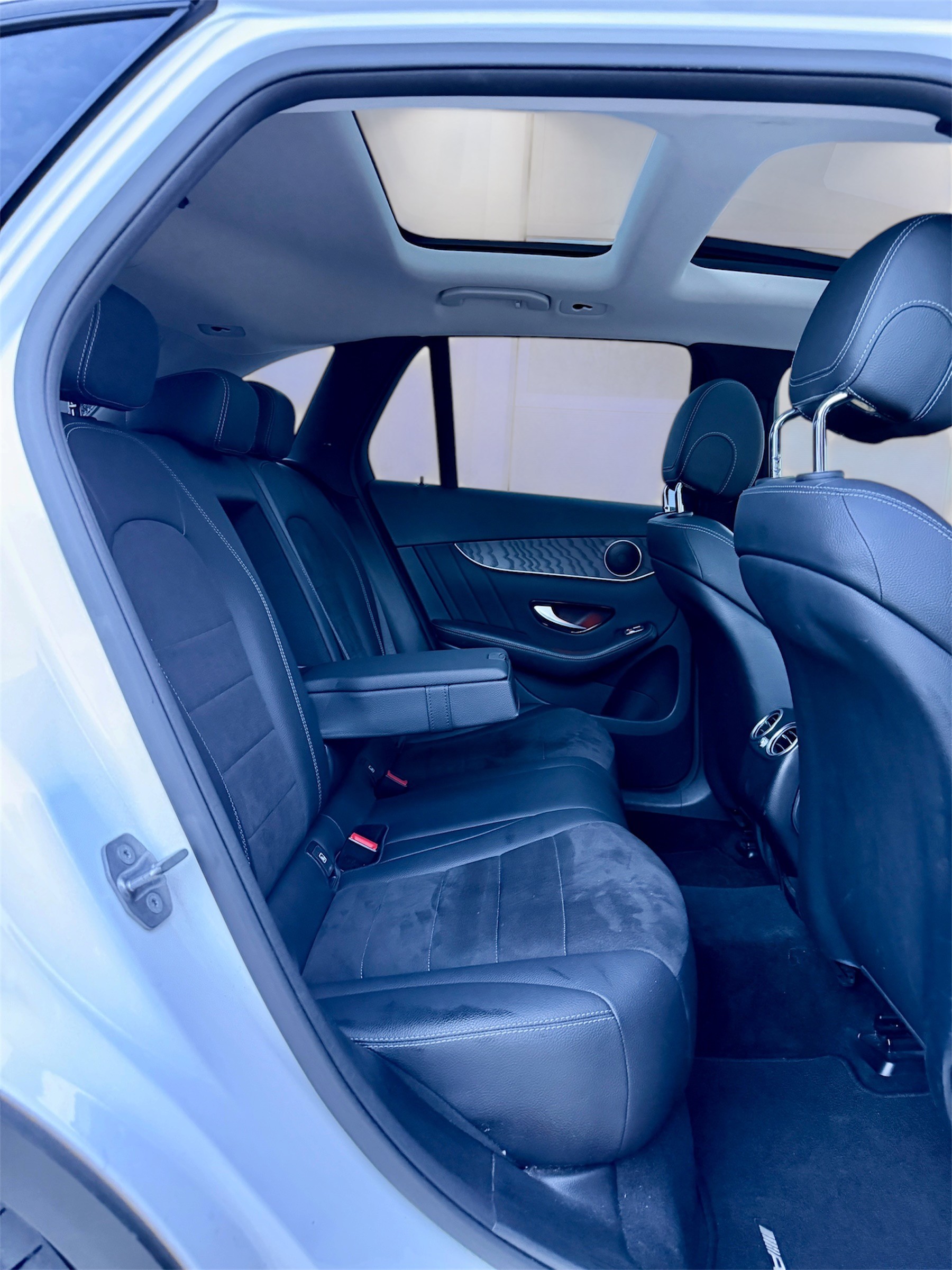 MERCEDES-BENZ GLC 250 d AMG Line 4Matic 9G-Tronic-image-14