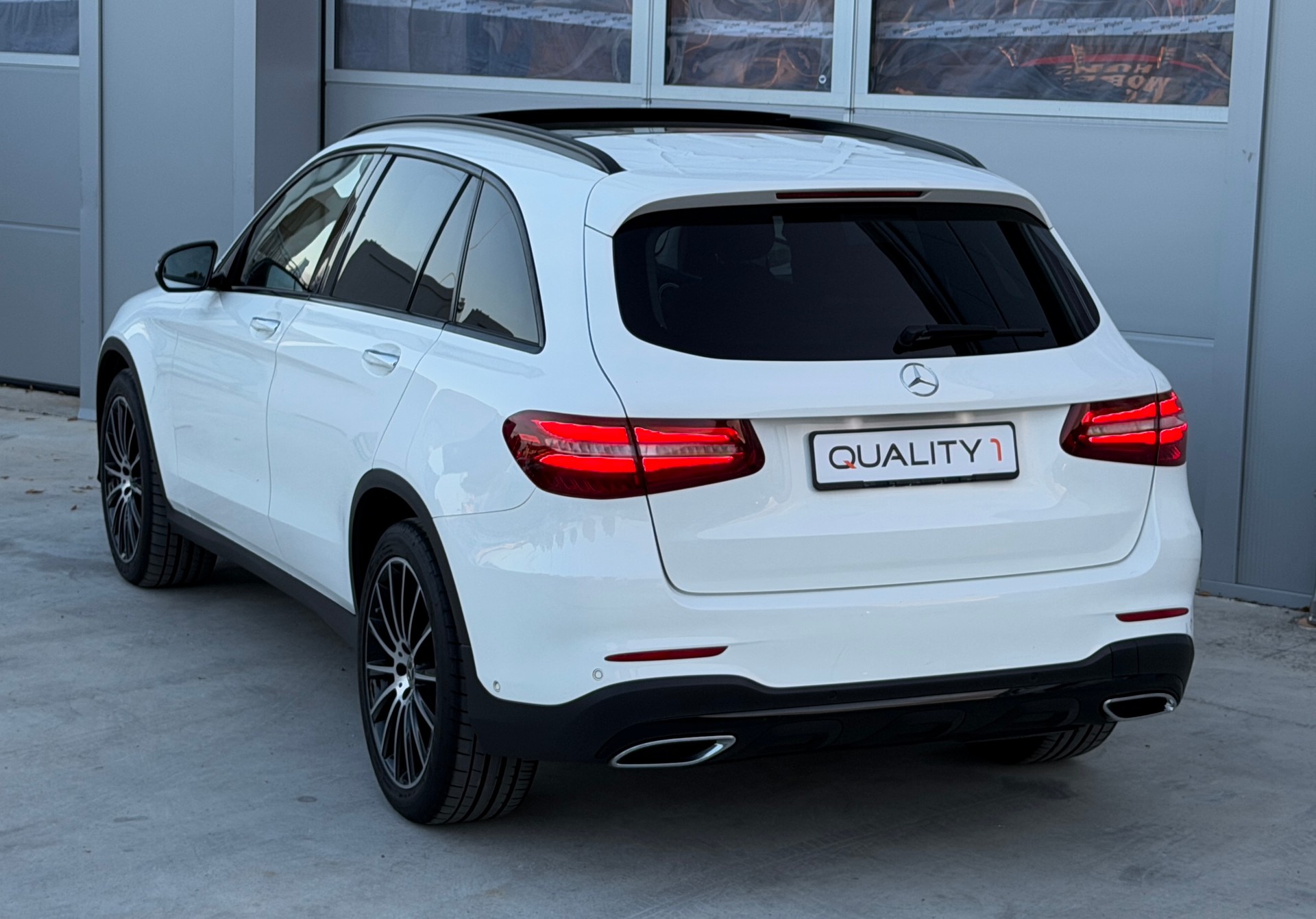 MERCEDES-BENZ GLC 250 d AMG Line 4Matic 9G-Tronic-image-5