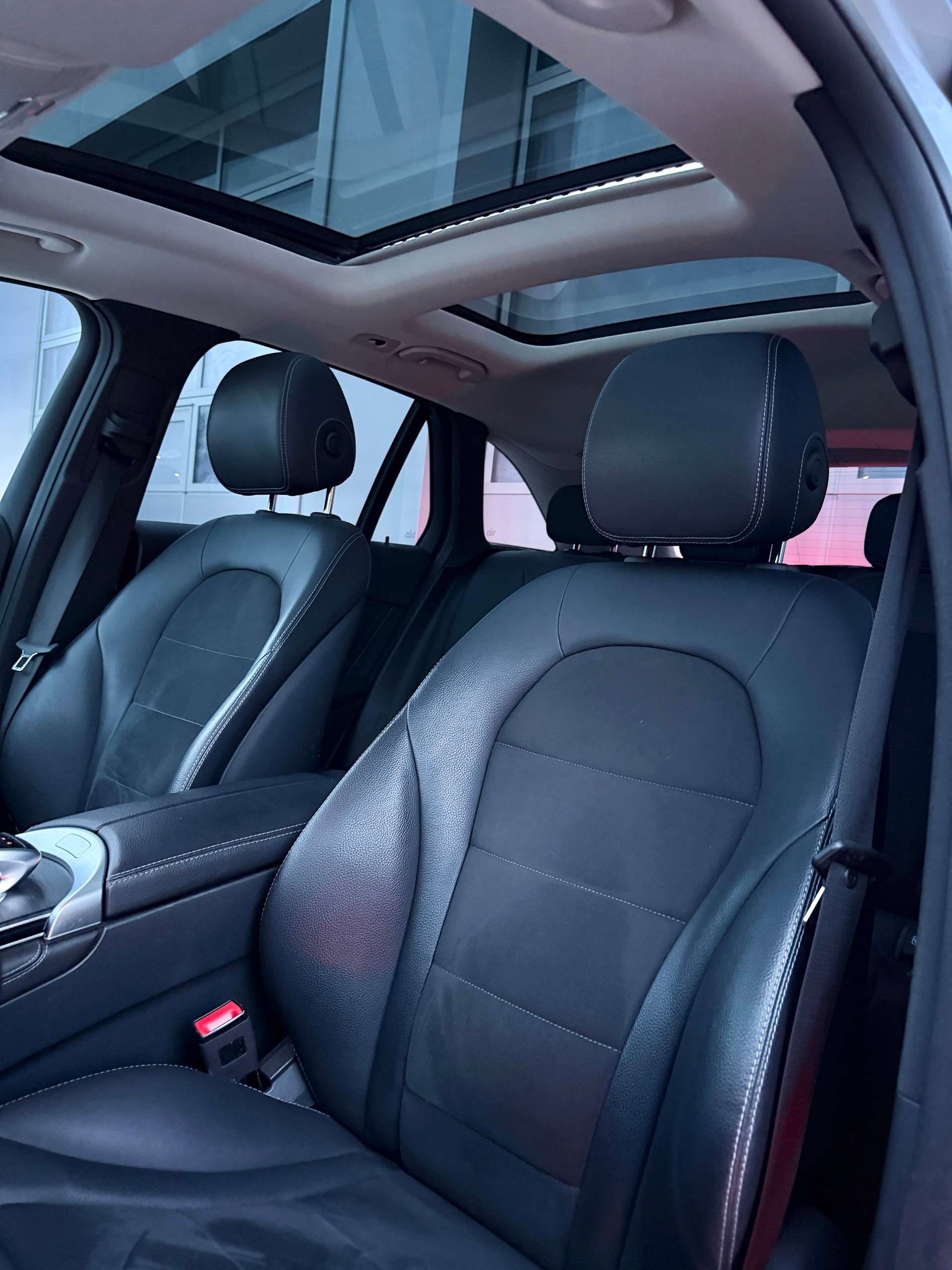 MERCEDES-BENZ GLC 250 d AMG Line 4Matic 9G-Tronic-image-14