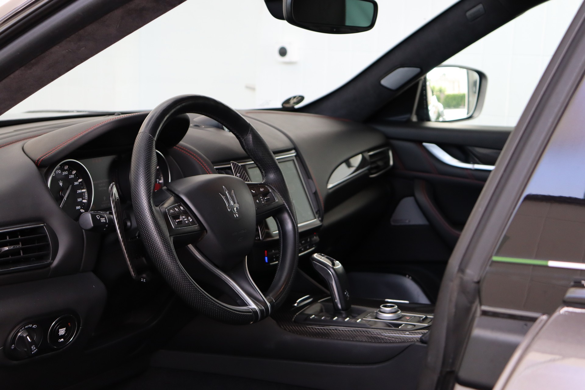 MASERATI Levante 3.8 V8 Trofeo Q4 Automatica-image-12