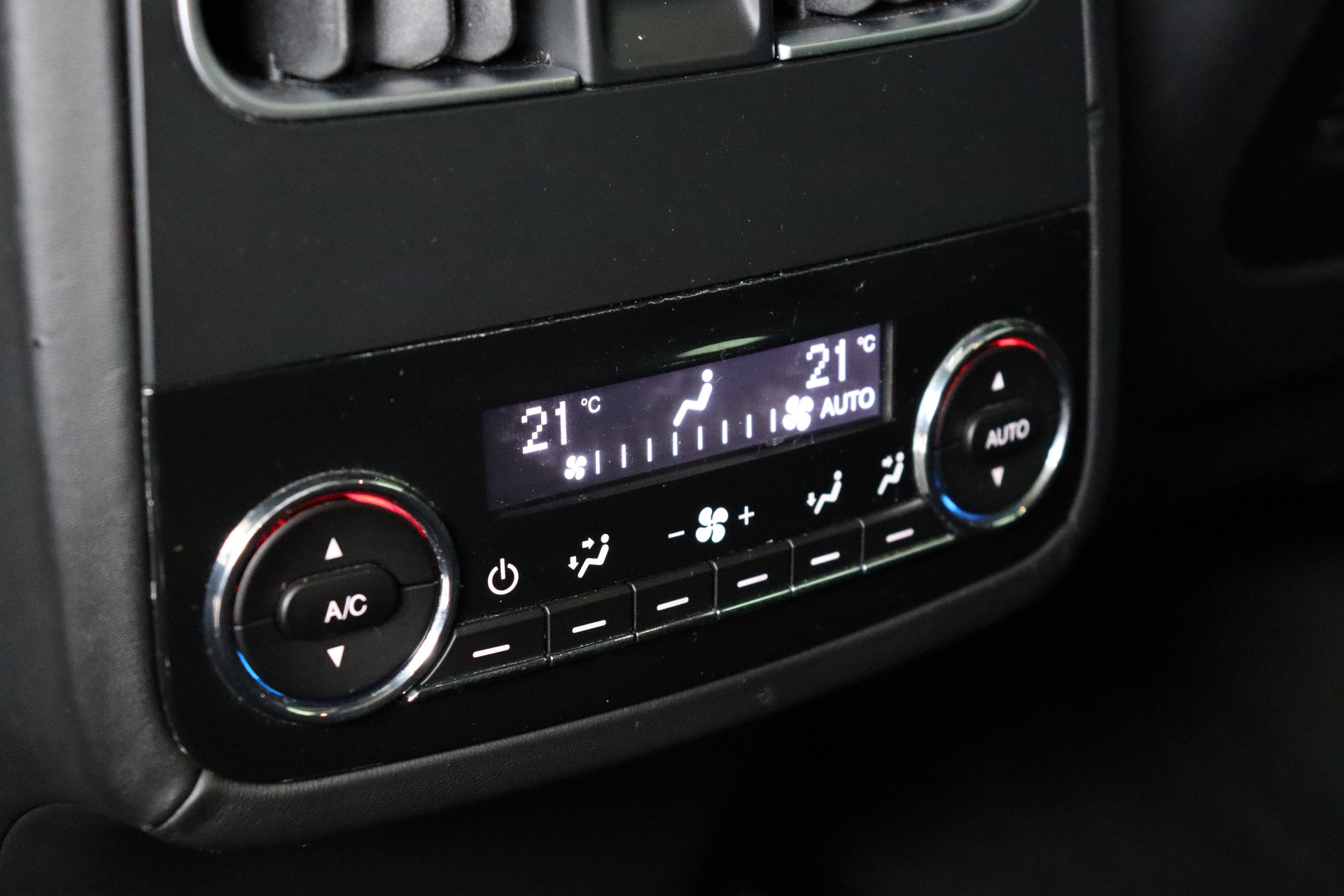 MASERATI Levante 3.8 V8 Trofeo Q4 Automatica-image-21