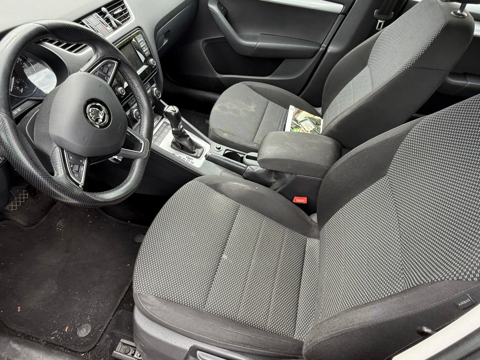 SKODA Octavia Combi 2.0 TDI Elegance 4x4 DSG-image-4