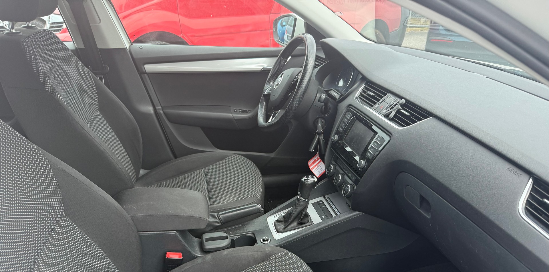 SKODA Octavia Combi 2.0 TDI Elegance 4x4 DSG-image-5
