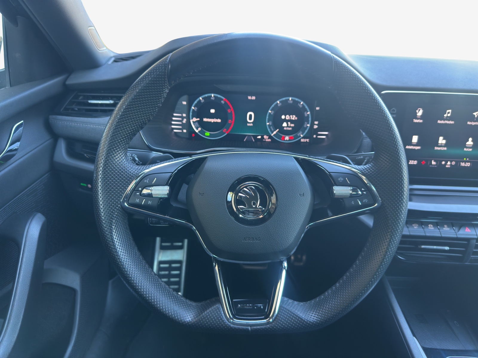 SKODA Octavia Combi 2.0 TDI DSG SportLine 4x4-image-9