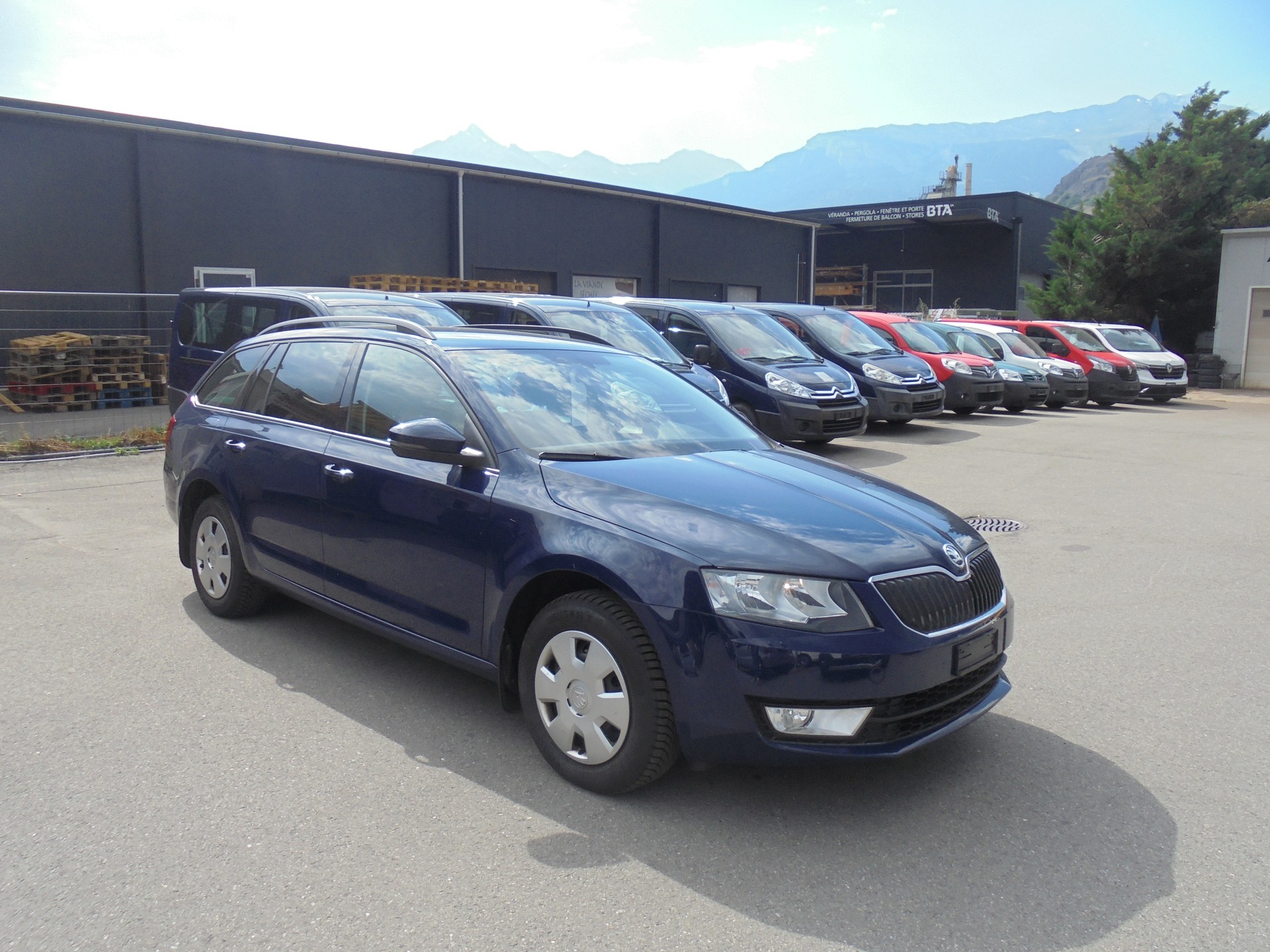 SKODA Octavia Combi 1.6 TDI Ambition 4x4-image-2