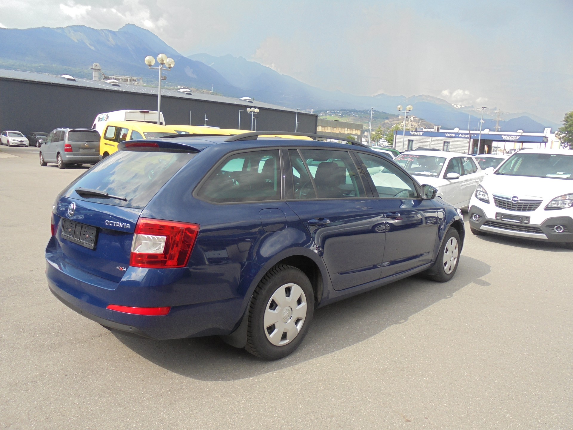 SKODA Octavia Combi 1.6 TDI Ambition 4x4-image-5