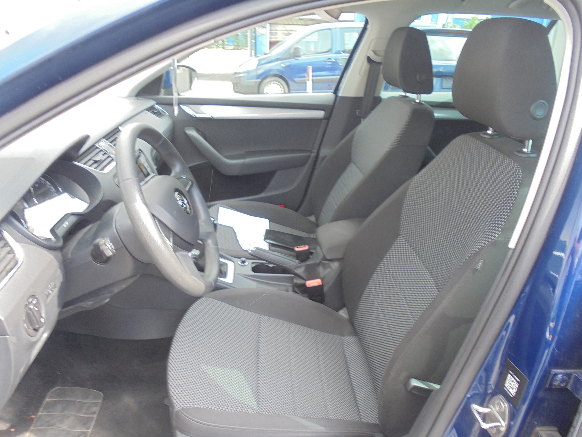 SKODA Octavia Combi 1.6 TDI Ambition 4x4-image-8