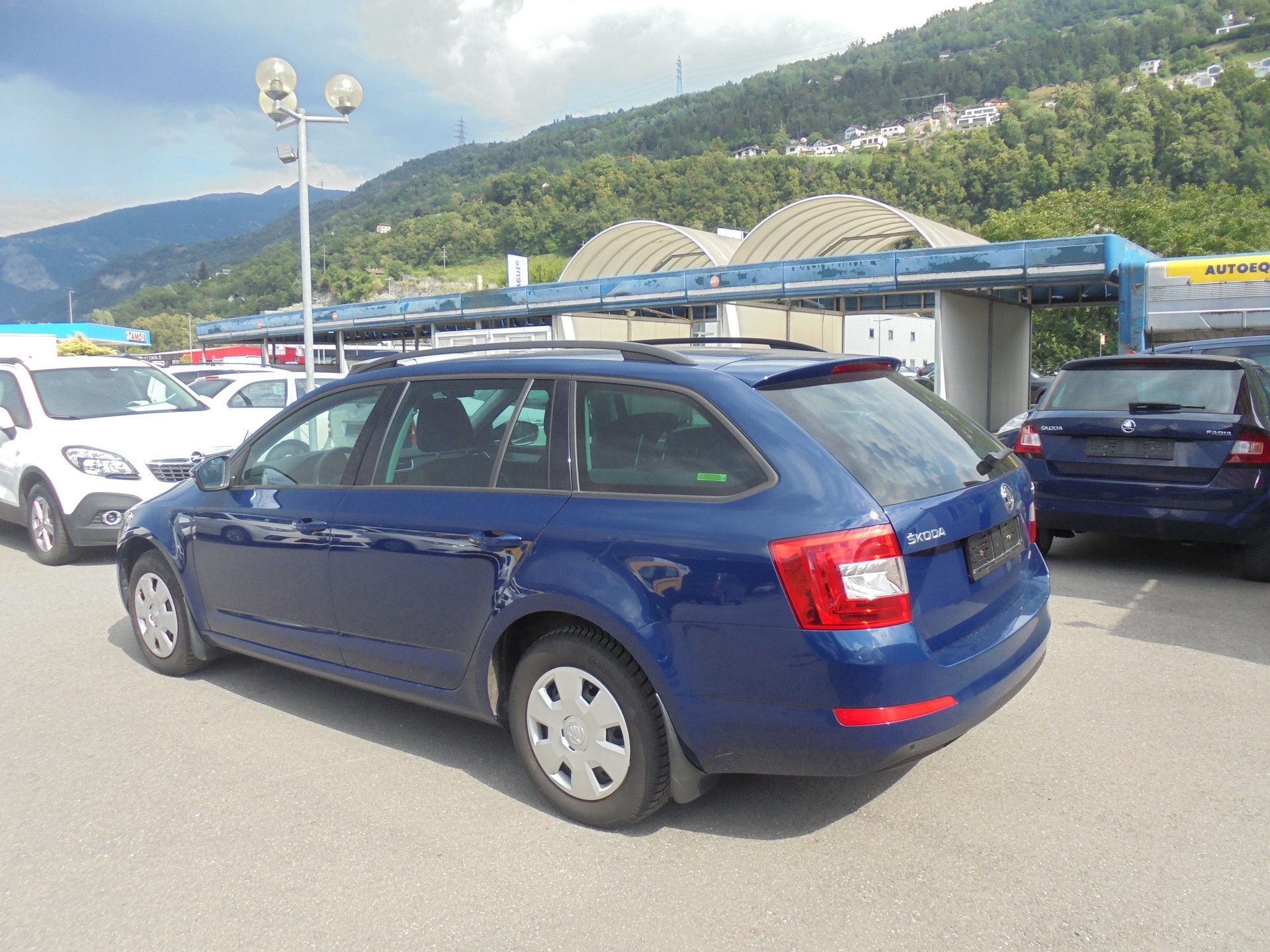 SKODA Octavia Combi 1.6 TDI Ambition 4x4-image-3