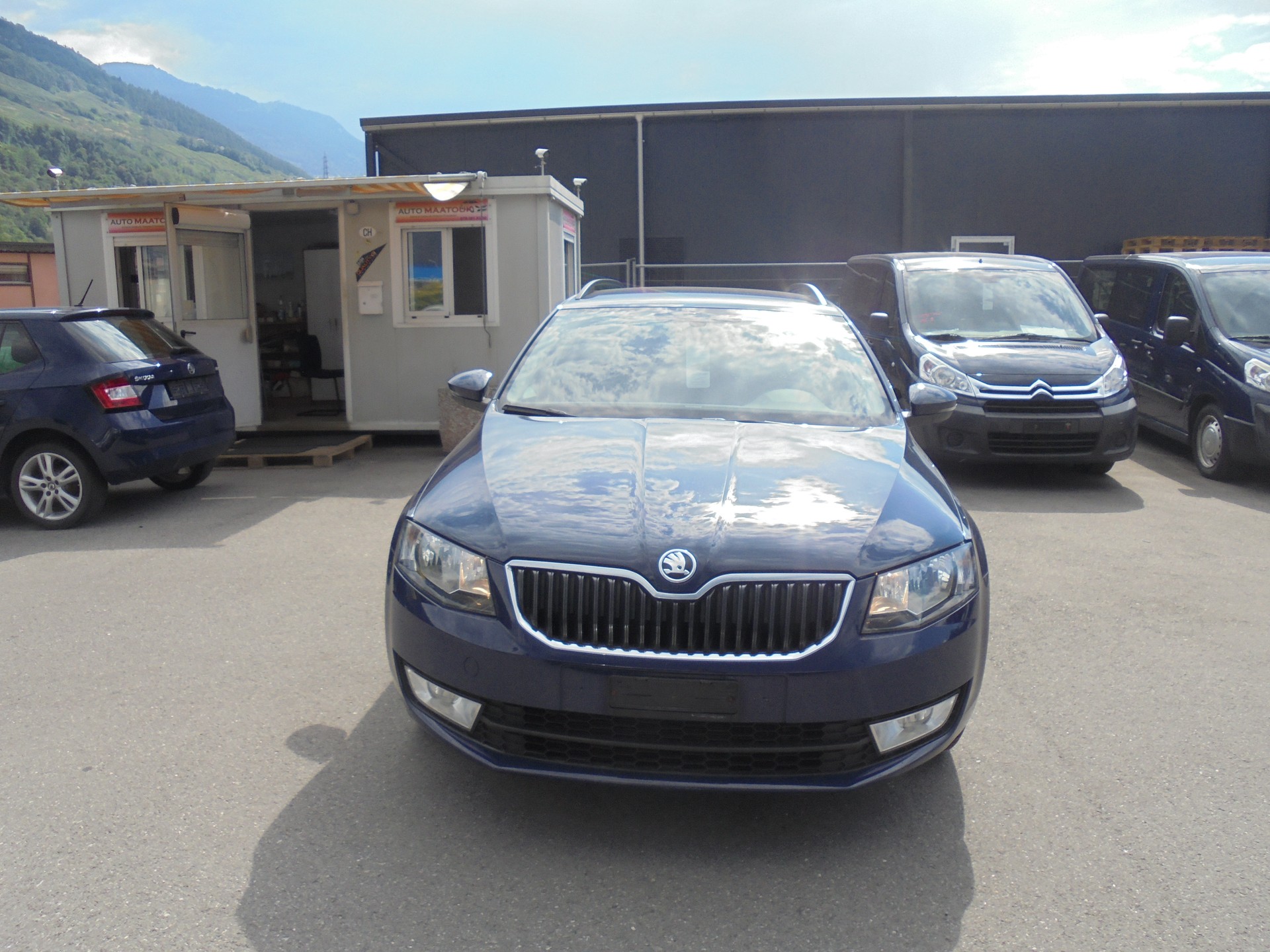 SKODA Octavia Combi 1.6 TDI Ambition 4x4-image-0