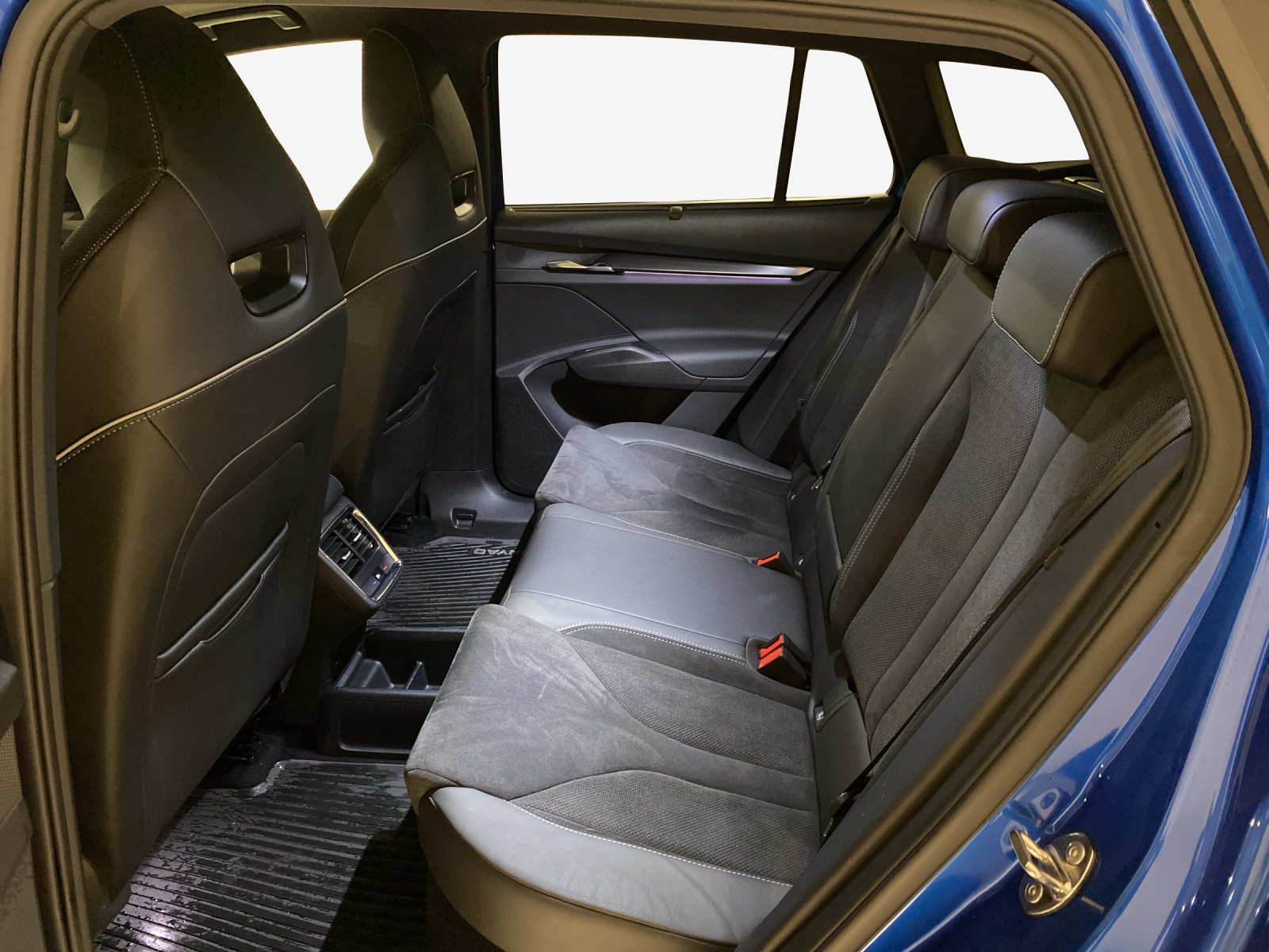 SKODA Enyaq iV 80 SportLine Ultra-image-12