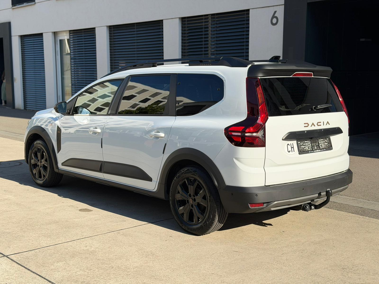 DACIA Jogger HEV 140 Extreme-showroom-element-2