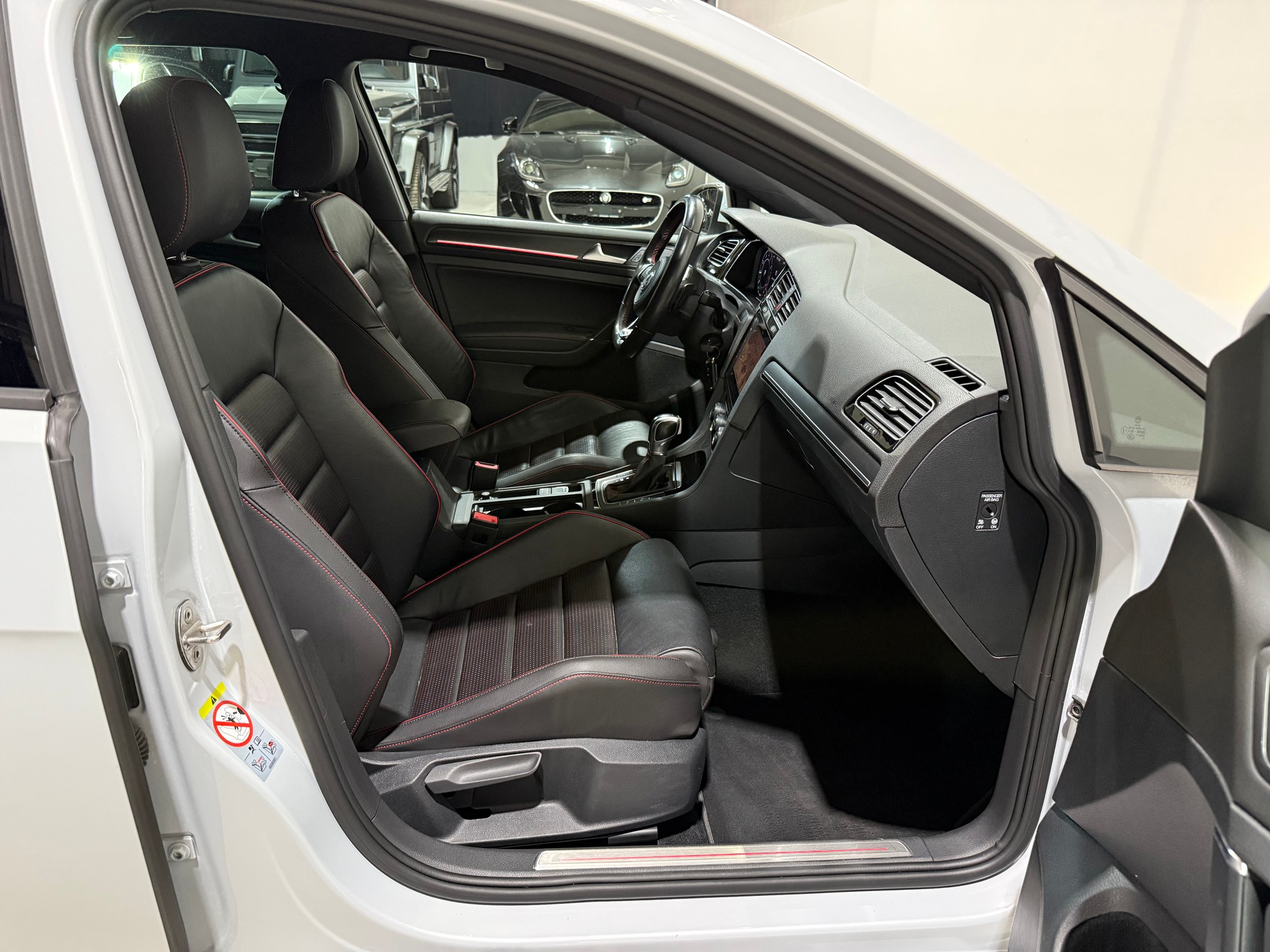 VW Golf 2.0 TSI GTI Performance DSG (CH Fahrzeug)-image-13
