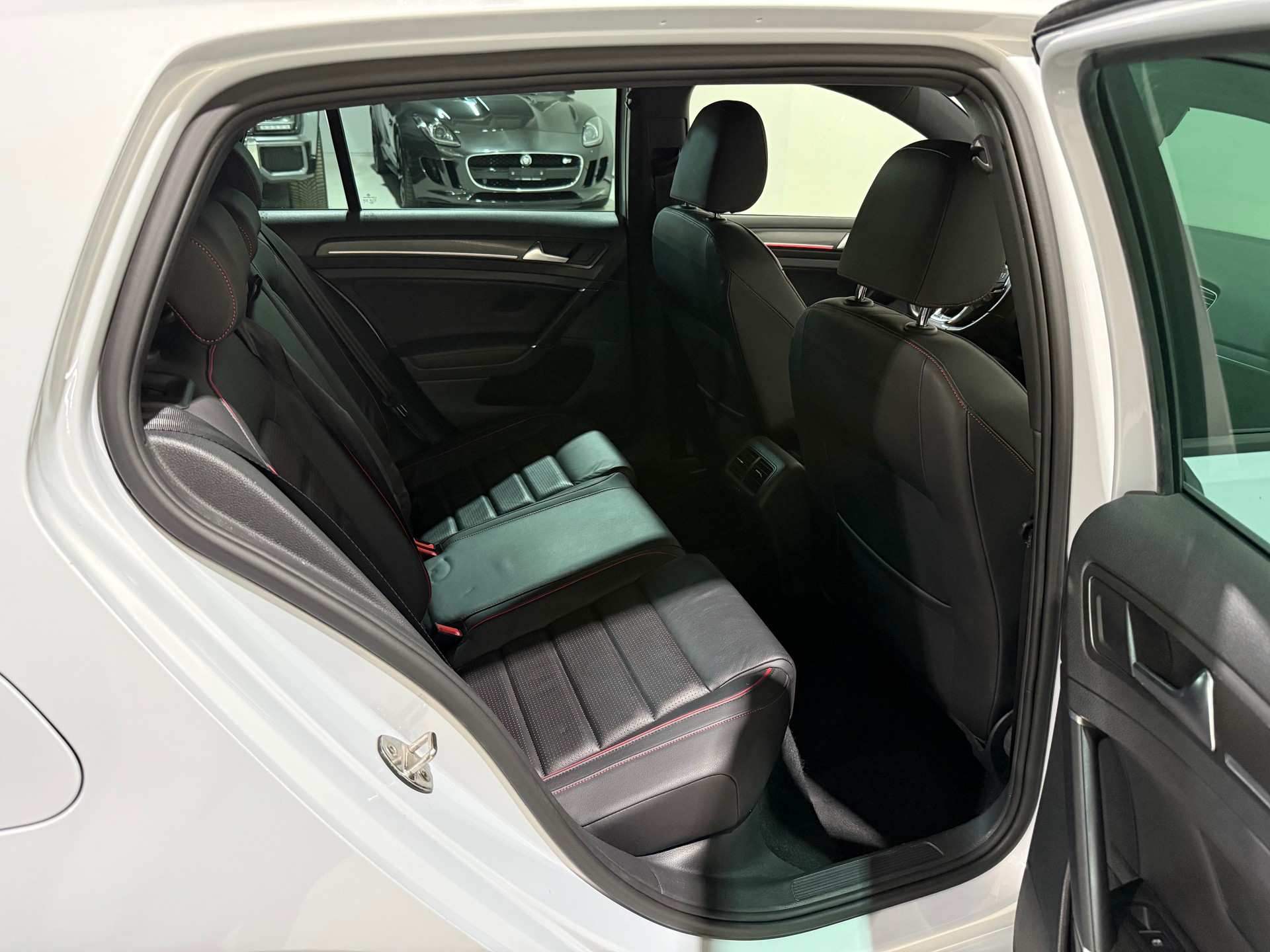 VW Golf 2.0 TSI GTI Performance DSG (CH Fahrzeug)-image-14