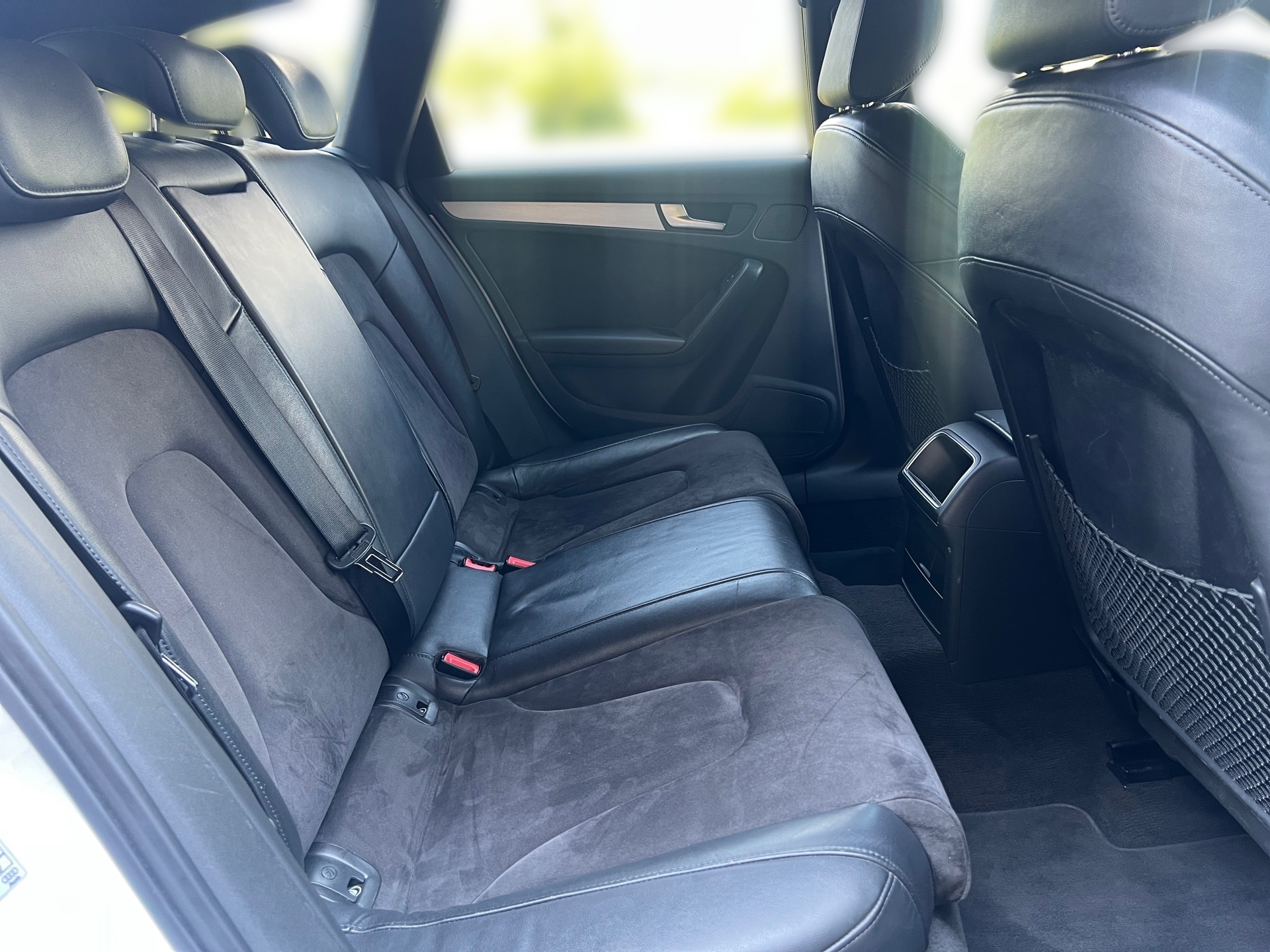 AUDI S4 Avant 3.0 TFSI quattro S-tronic-image-11