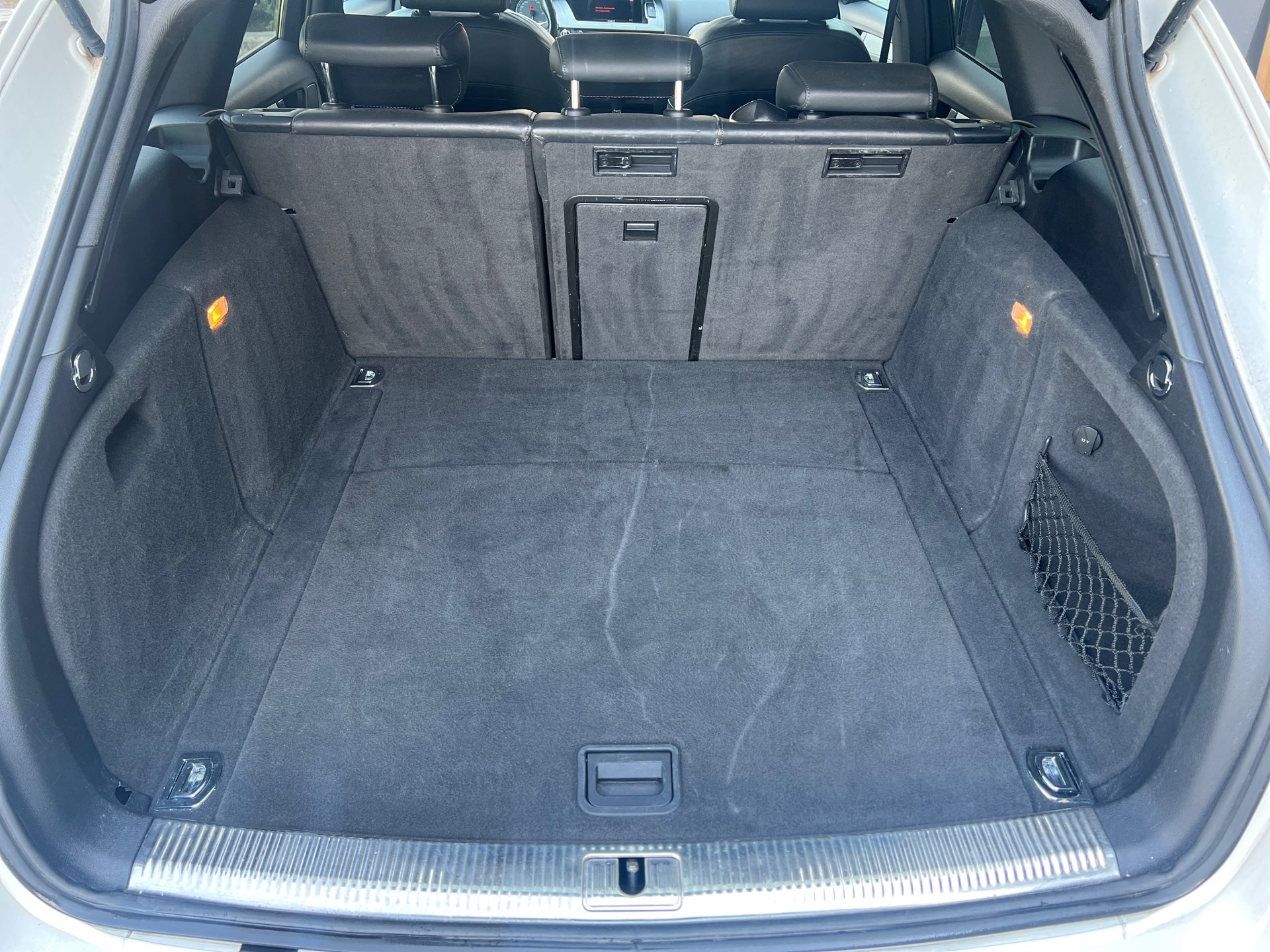 AUDI S4 Avant 3.0 TFSI quattro S-tronic-image-13