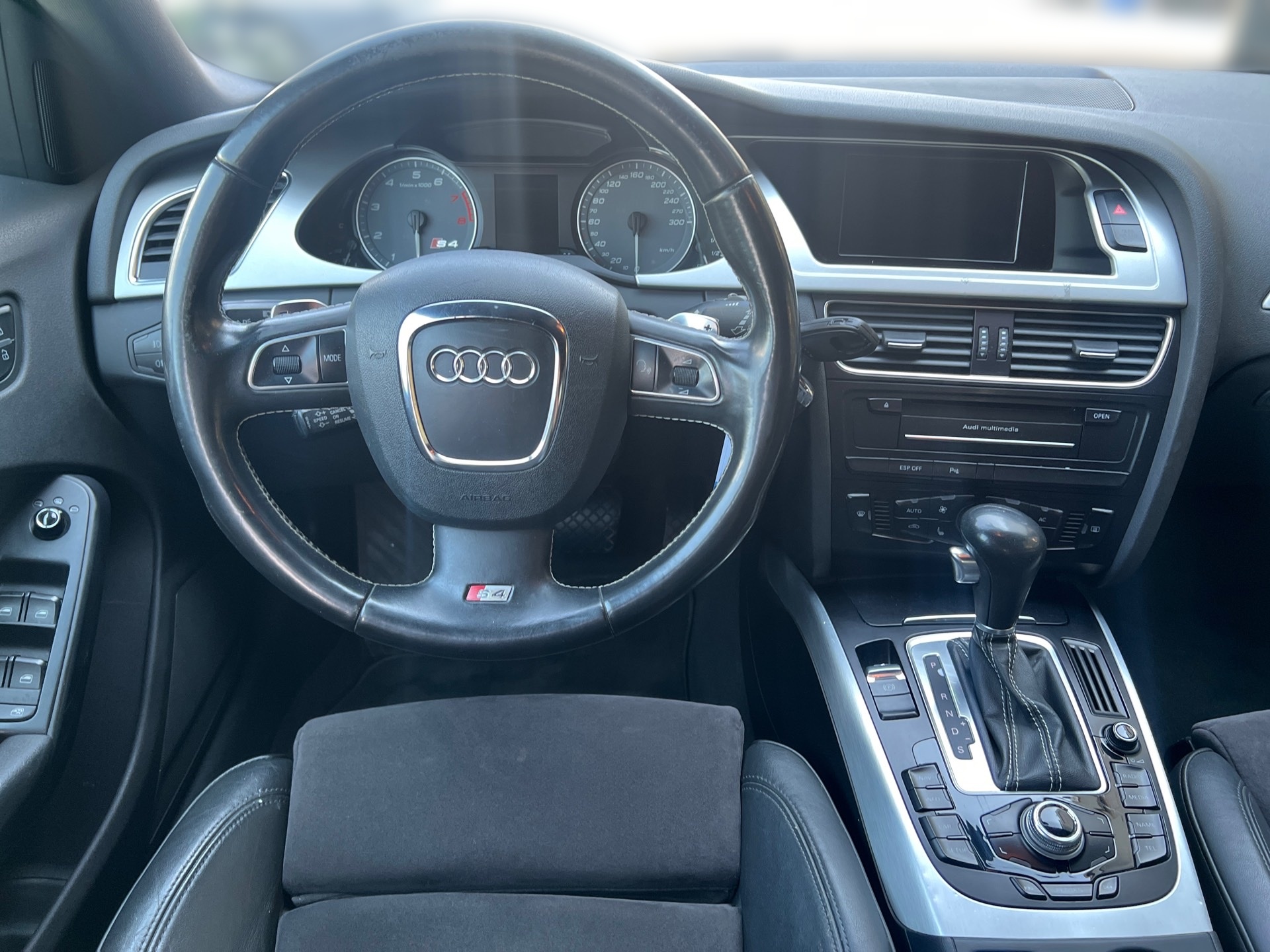 AUDI S4 Avant 3.0 TFSI quattro S-tronic-image-8