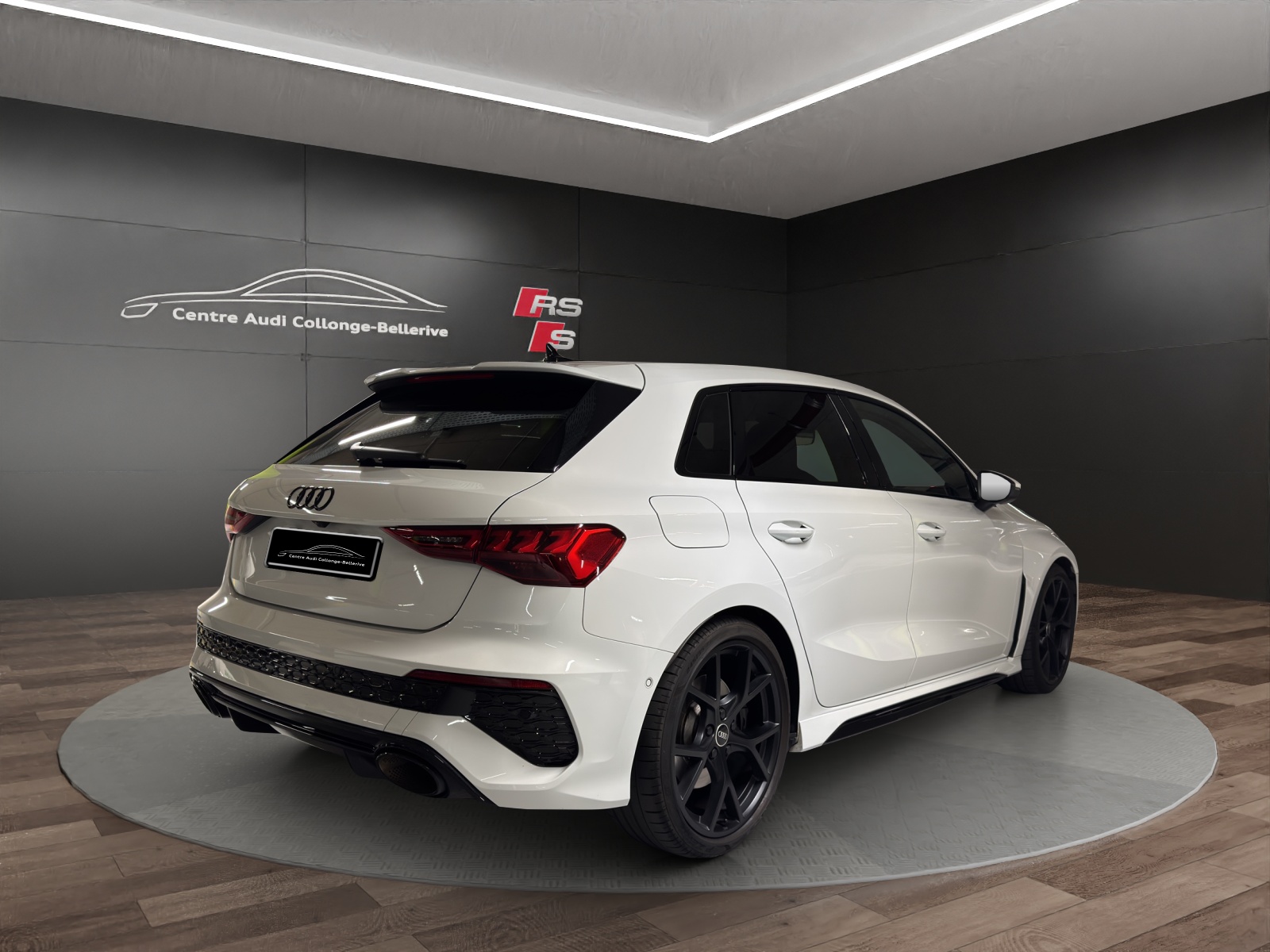 AUDI RS3 Sportback 2.5 TSI quattro S-tronic-image-5