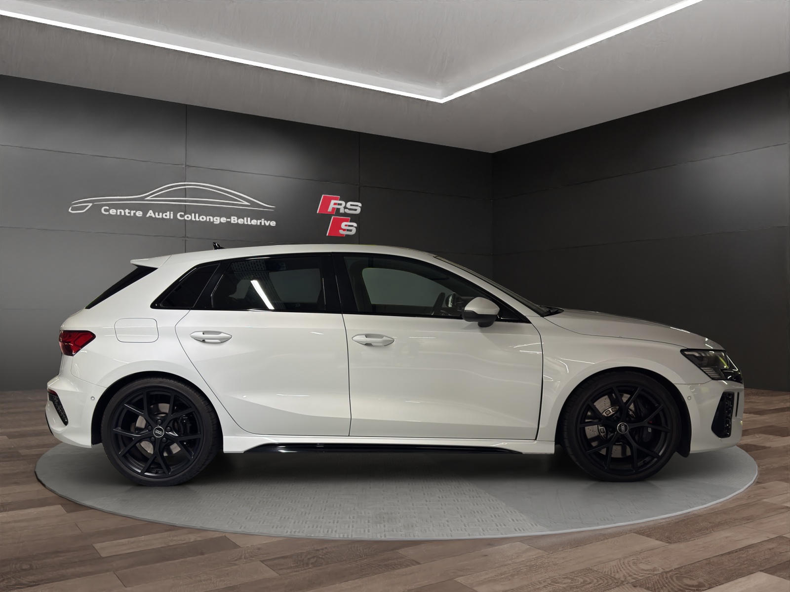 AUDI RS3 Sportback 2.5 TSI quattro S-tronic-image-6
