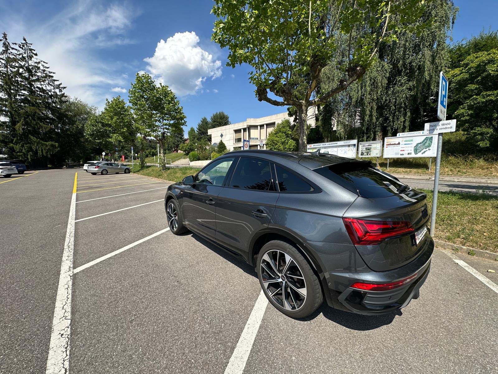 AUDI 2.0 40 TDI Black Edition quattro S-Tronic-image-8