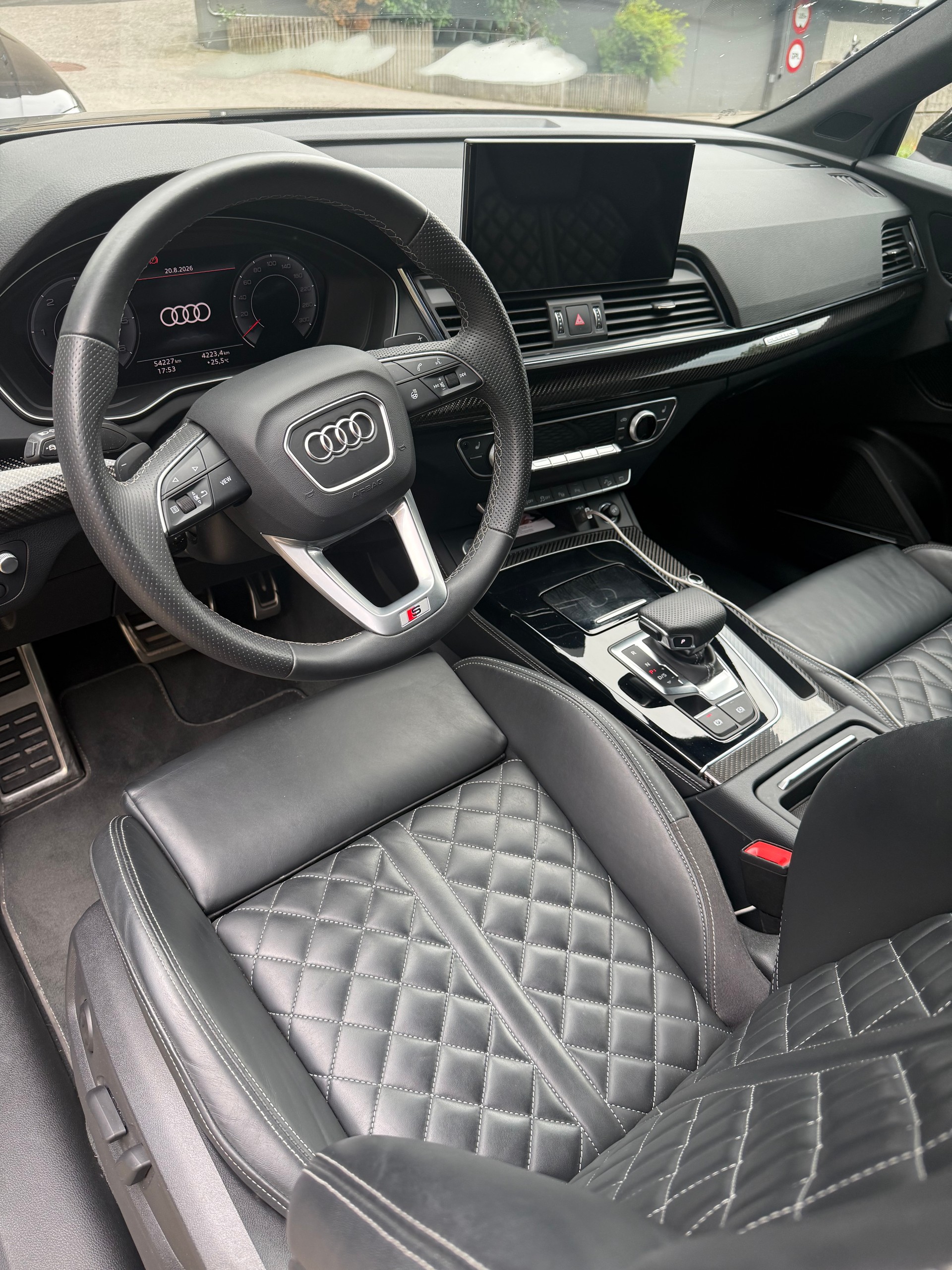 AUDI 2.0 40 TDI Black Edition quattro S-Tronic-image-2