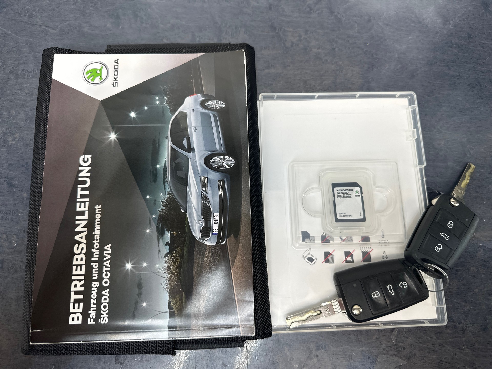SKODA Octavia Combi 2.0 TDI Ambition DSG-image-7