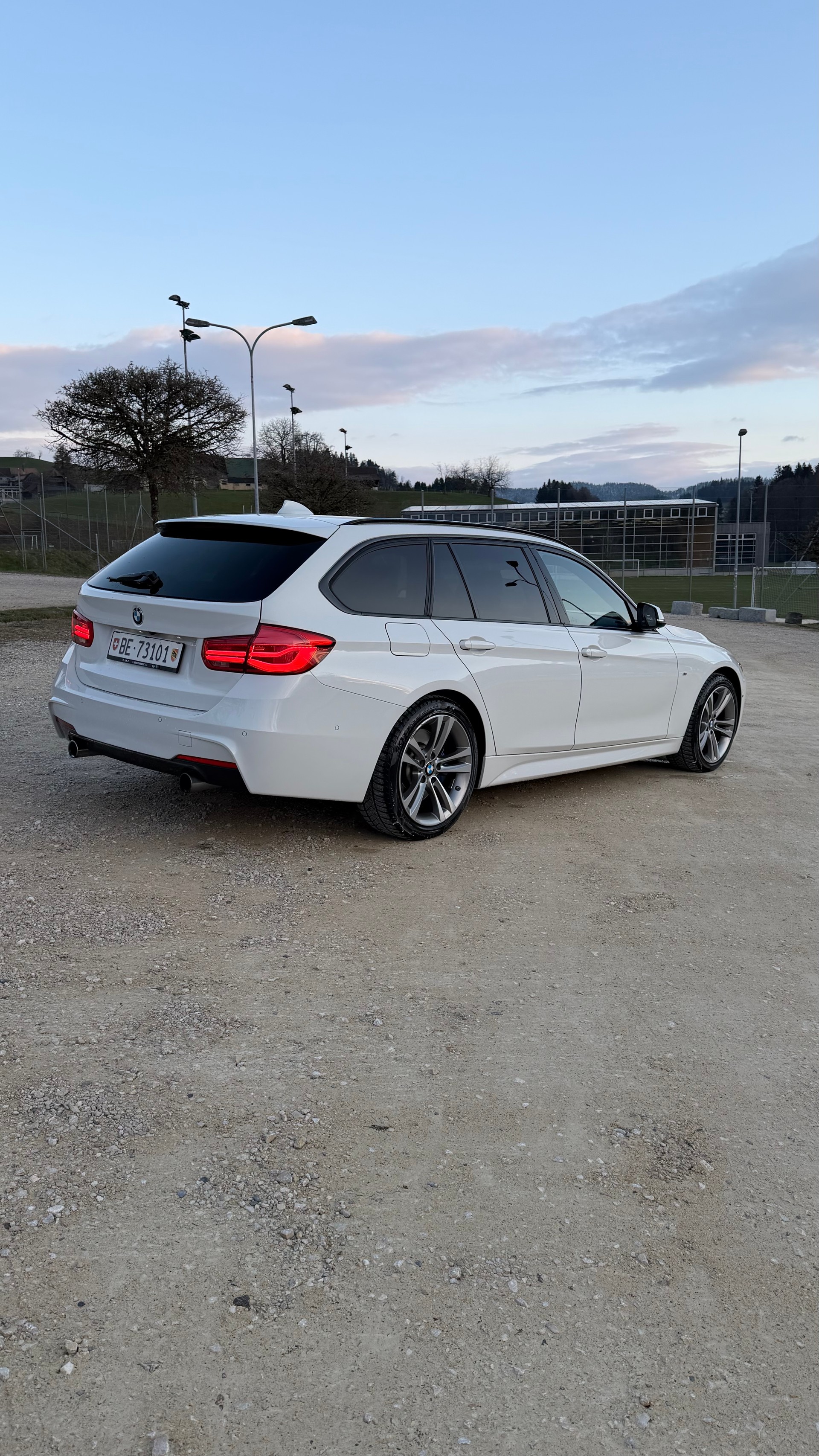 BMW 340i xDrive-image-2