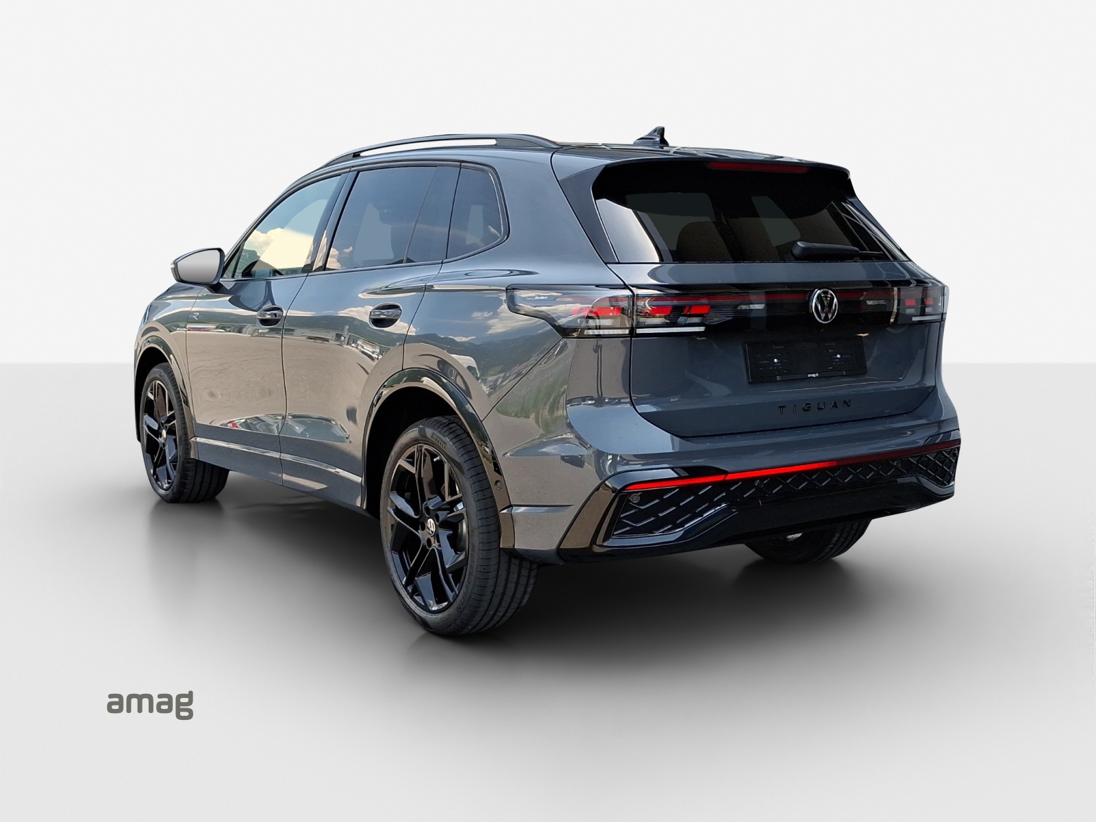 VW Tiguan 2.0 TSI DSG R-Line 4Motion-image-2