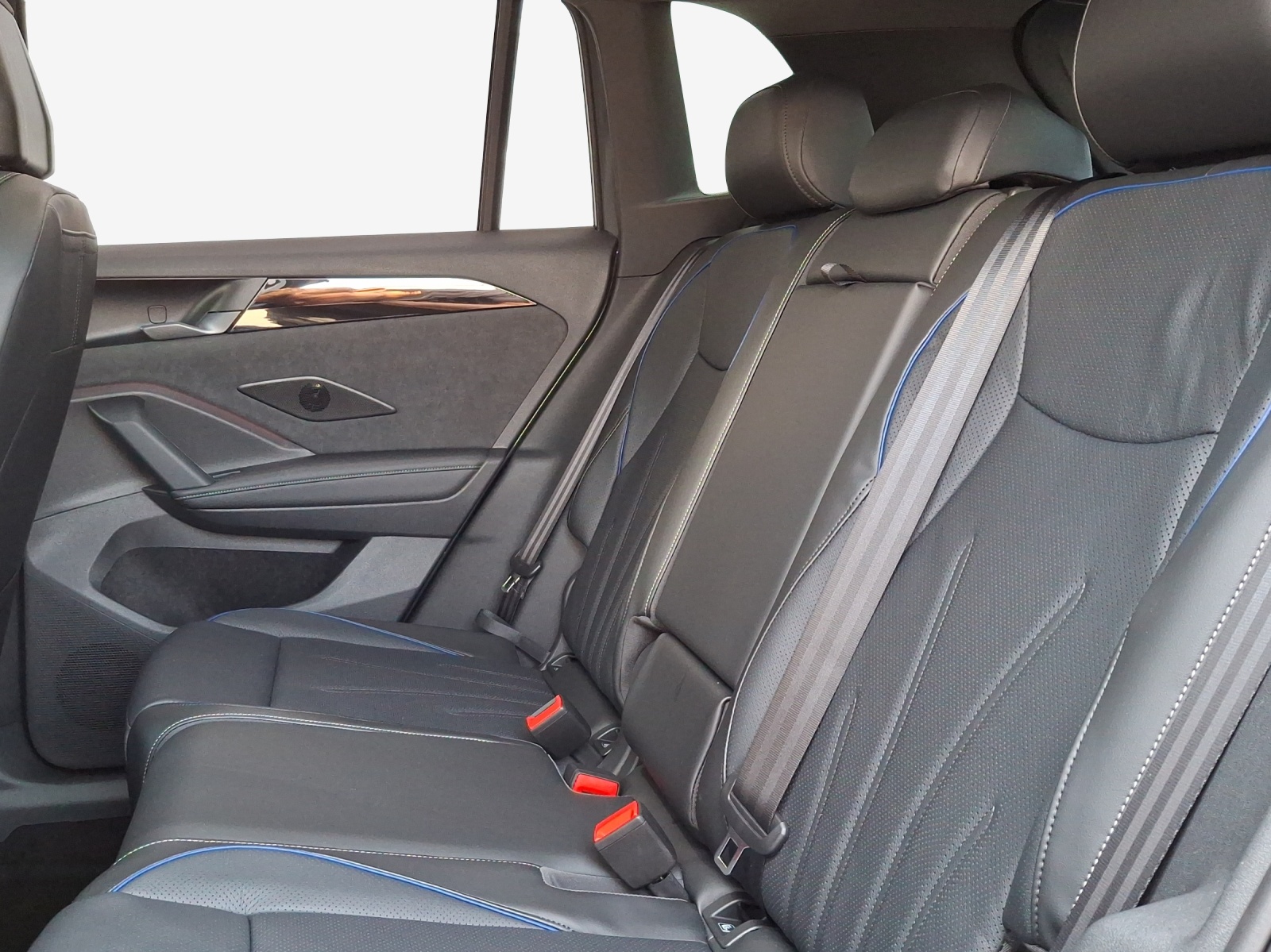 VW Tiguan 2.0 TSI DSG R-Line 4Motion-image-12