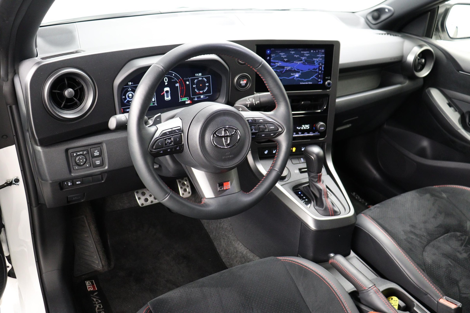TOYOTA GR Yaris 1.6 Turbo Sport 4x4-image-8