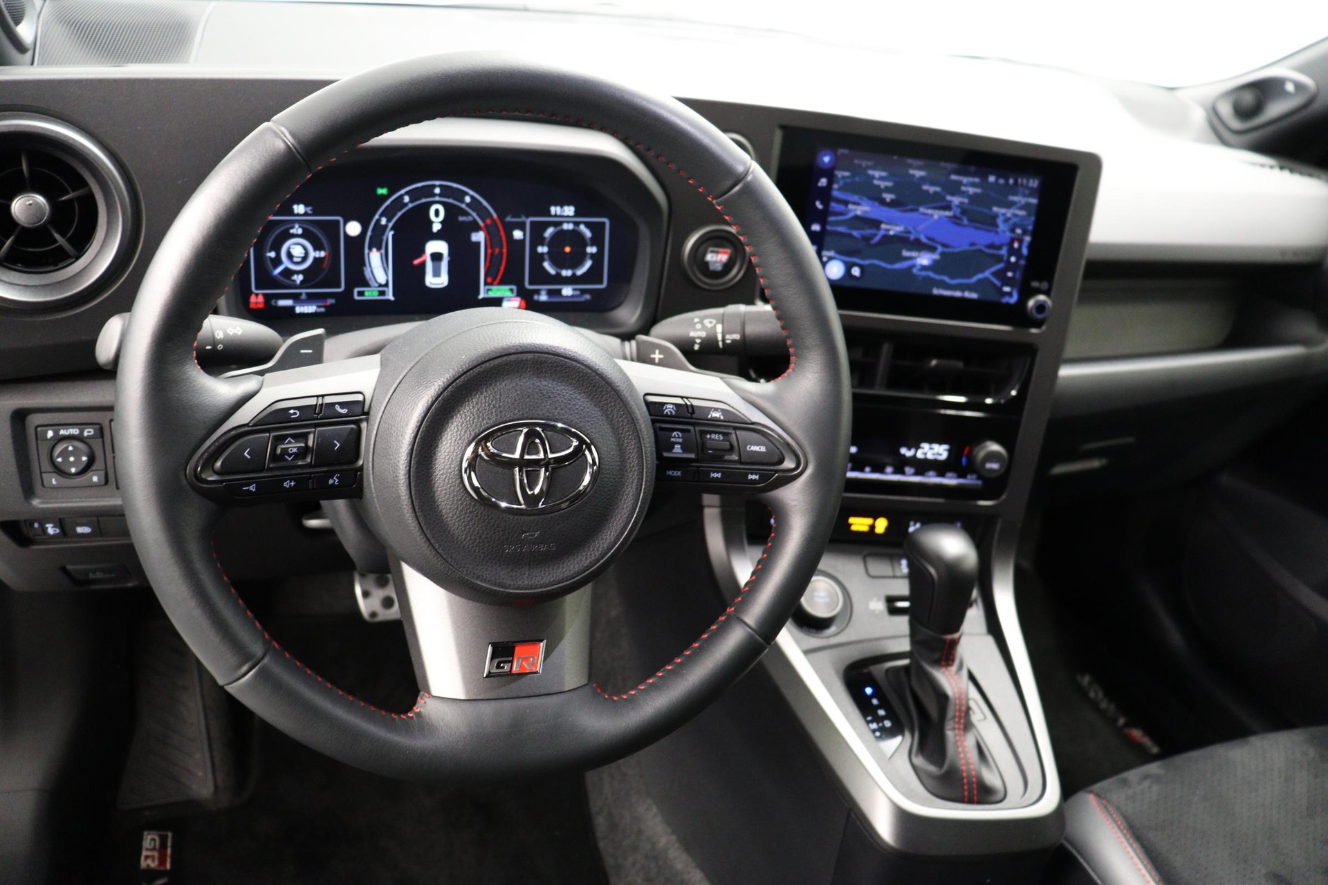TOYOTA GR Yaris 1.6 Turbo Sport 4x4-image-4