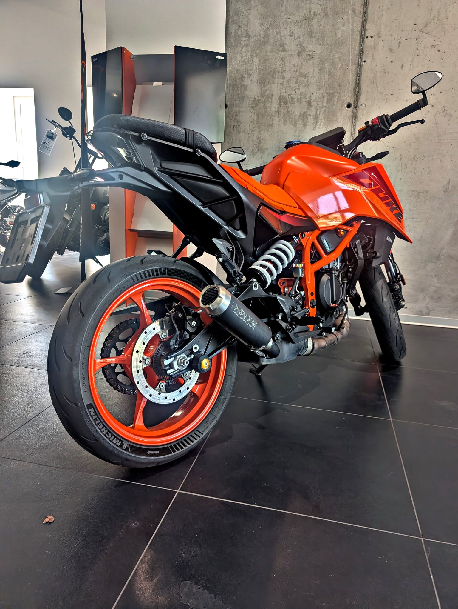 KTM 390 Duke-image-4