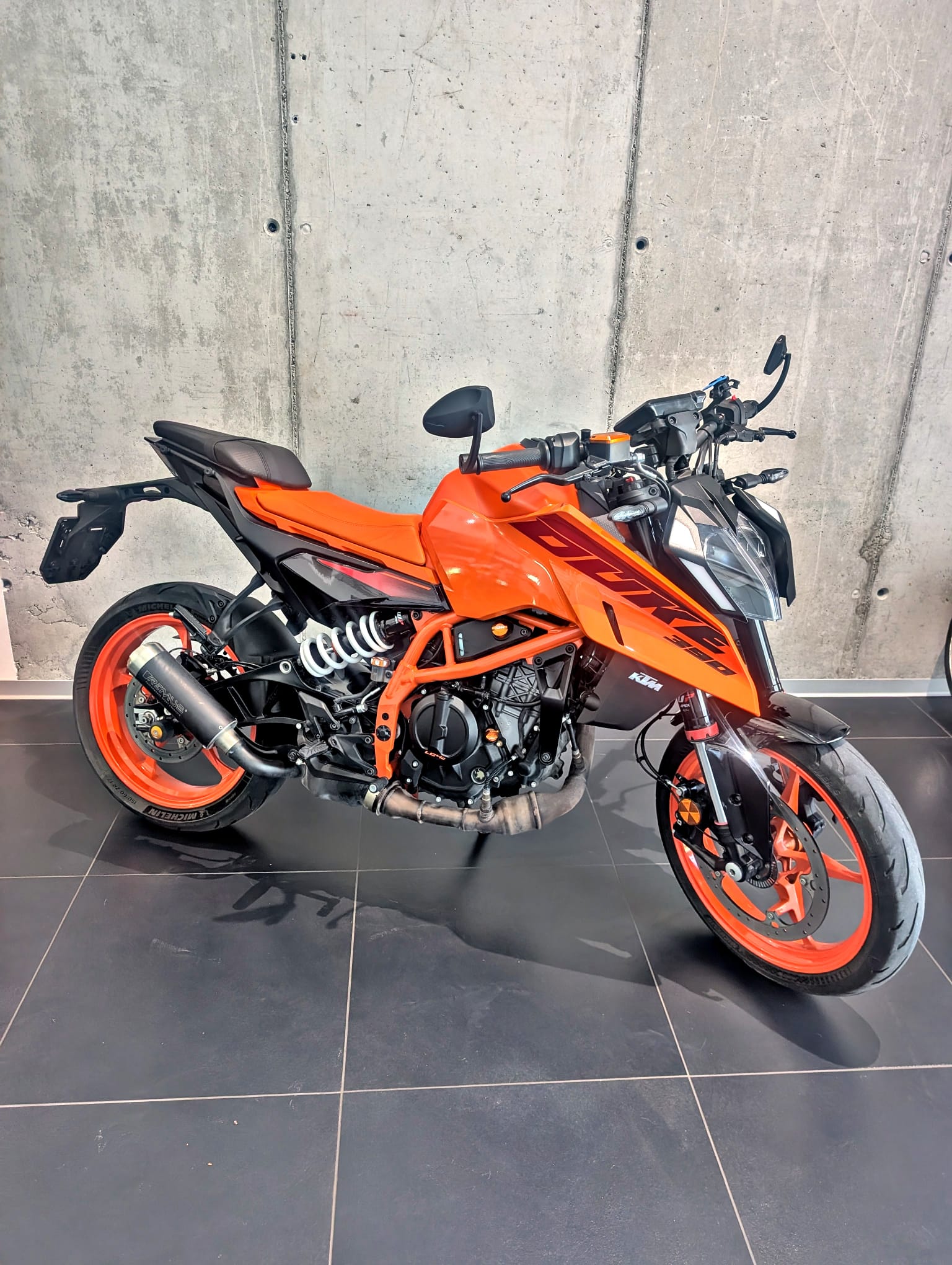KTM 390 Duke-image-1