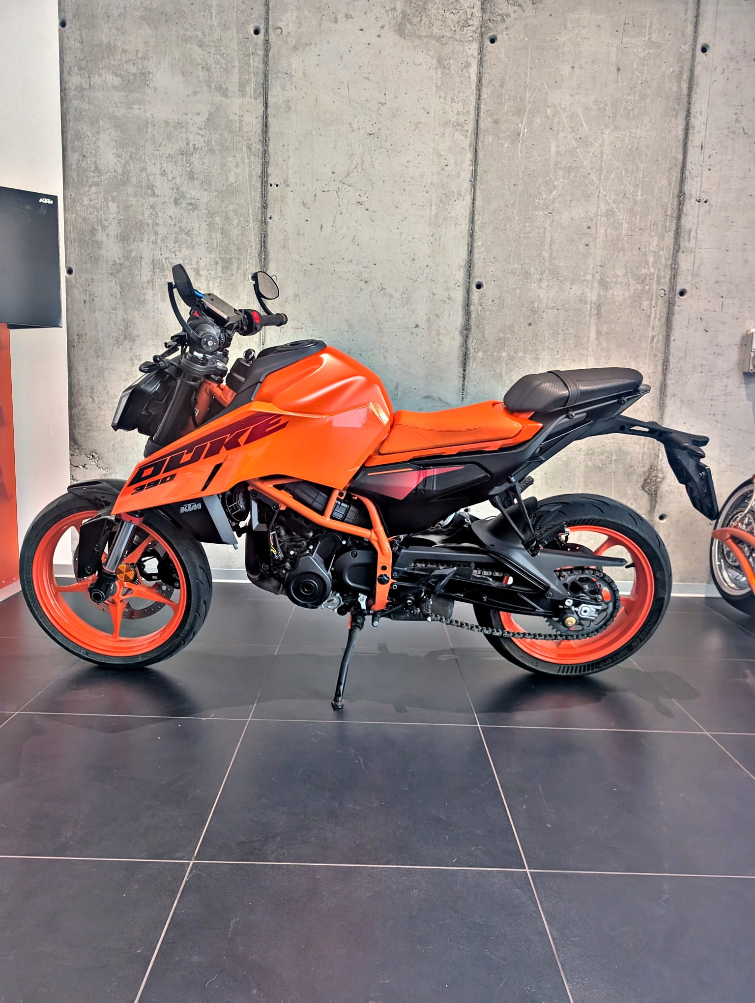 KTM 390 Duke-image-2