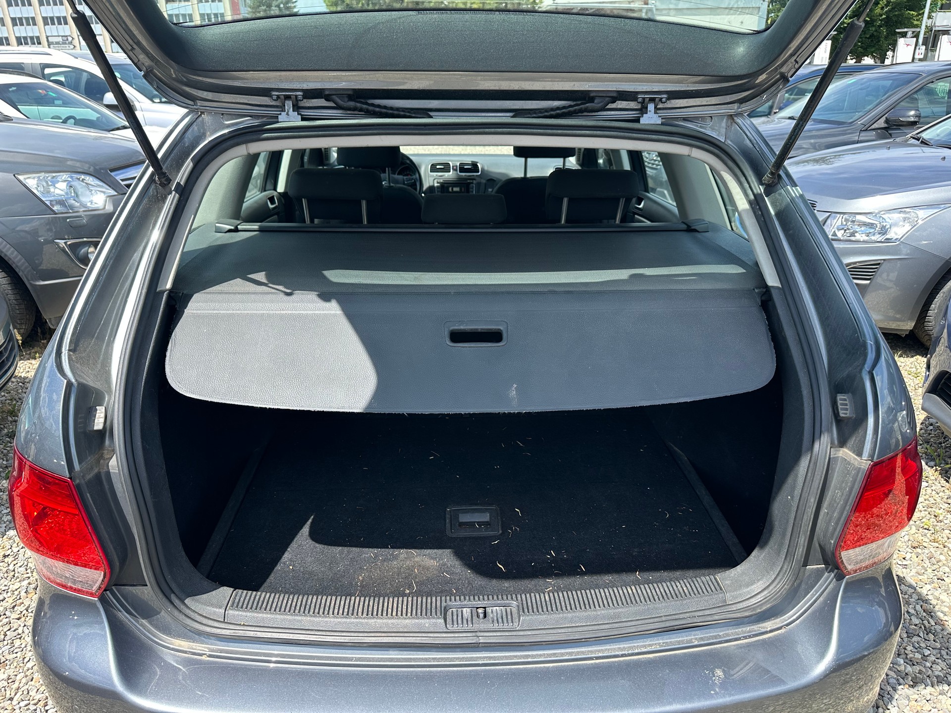 VW Golf Variant 1.6 TDI Comfortline 4Motion-image-7