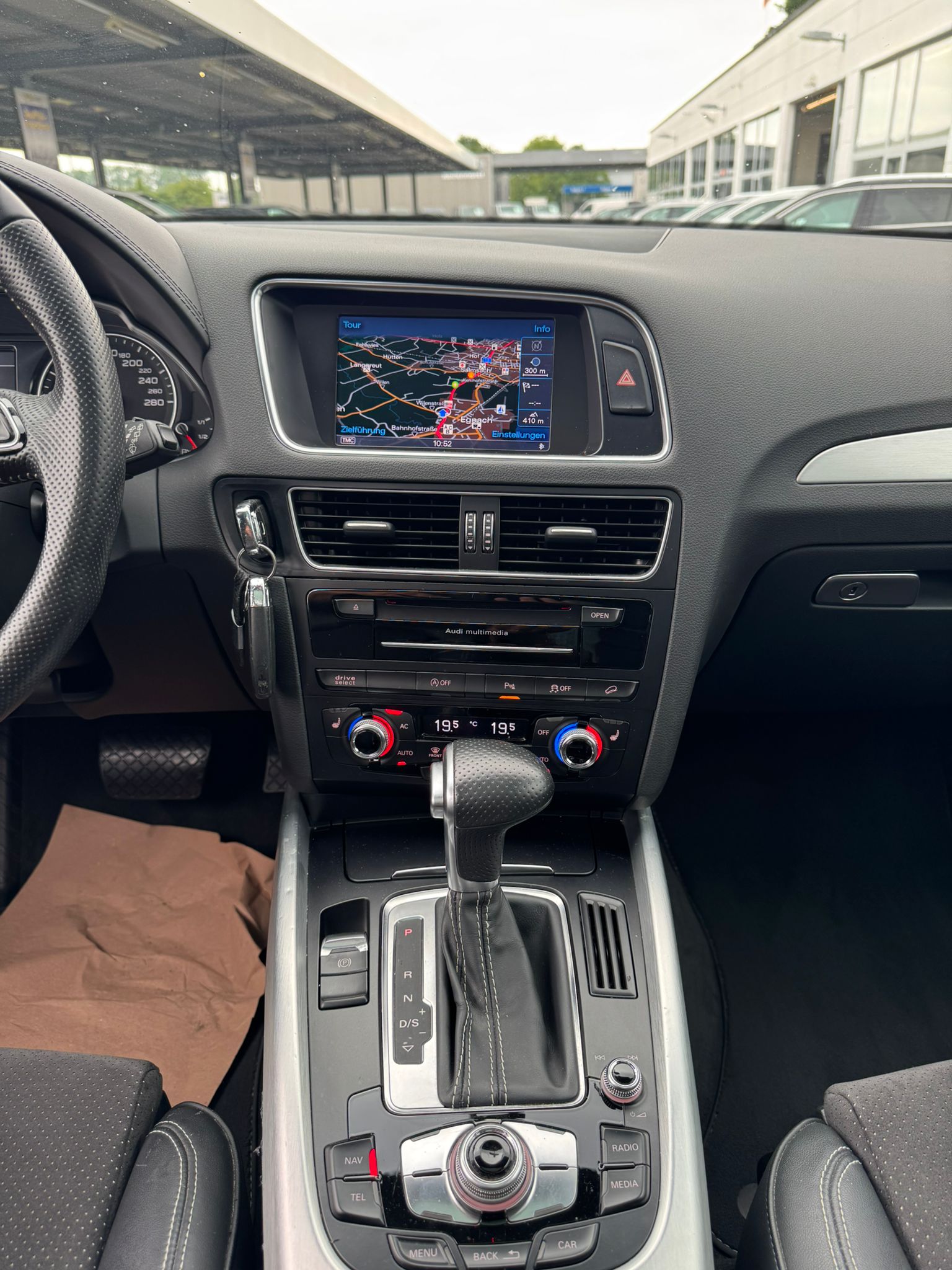 AUDI Q5 2.0 TDI quattro S-tronic-image-11