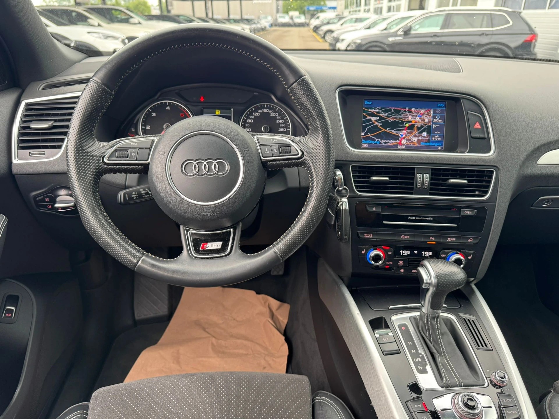 AUDI Q5 2.0 TDI quattro S-tronic-image-10