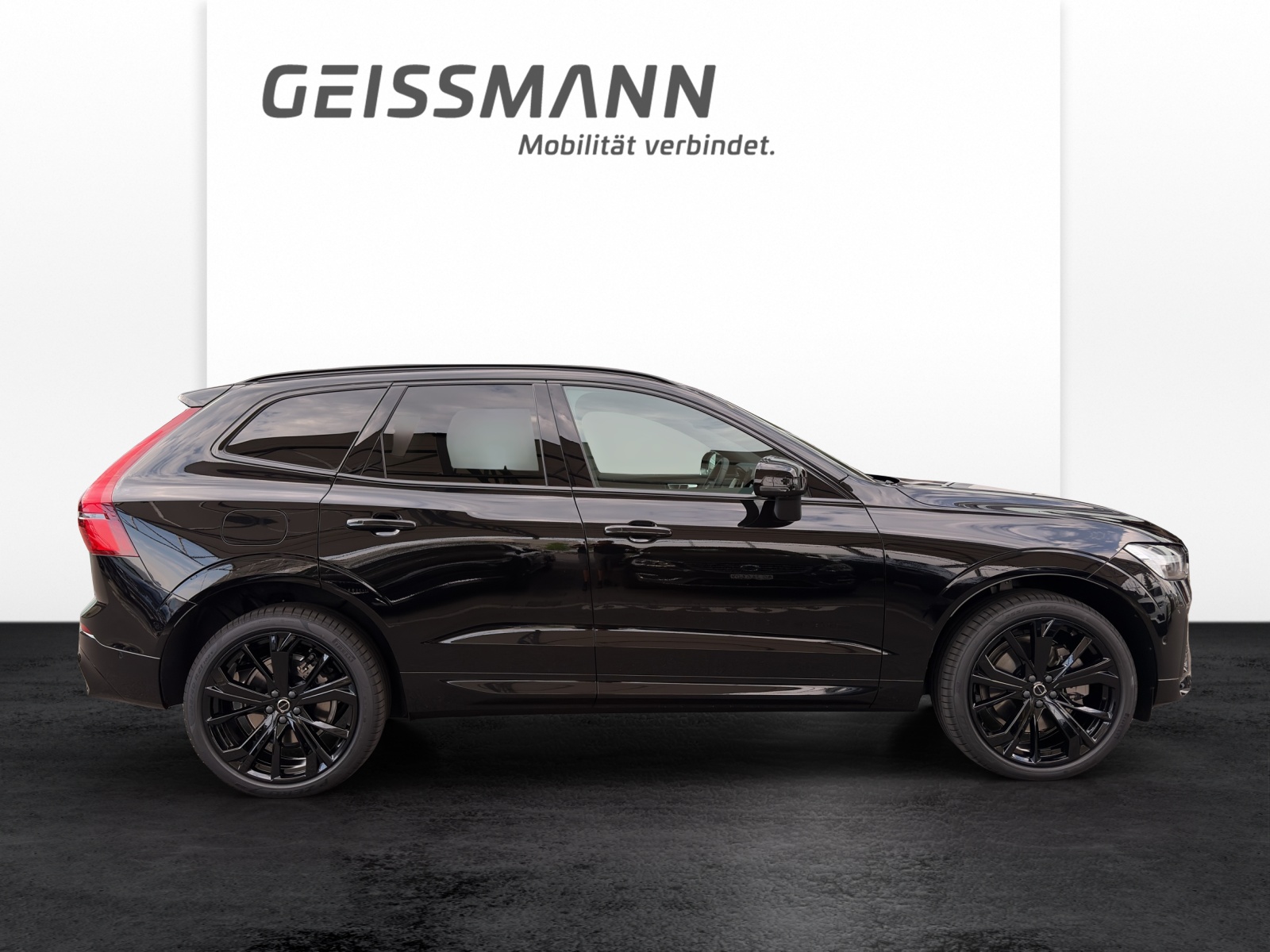 VOLVO XC60 2.0 T6 TE Black Edition eAWD-showroom-element-3