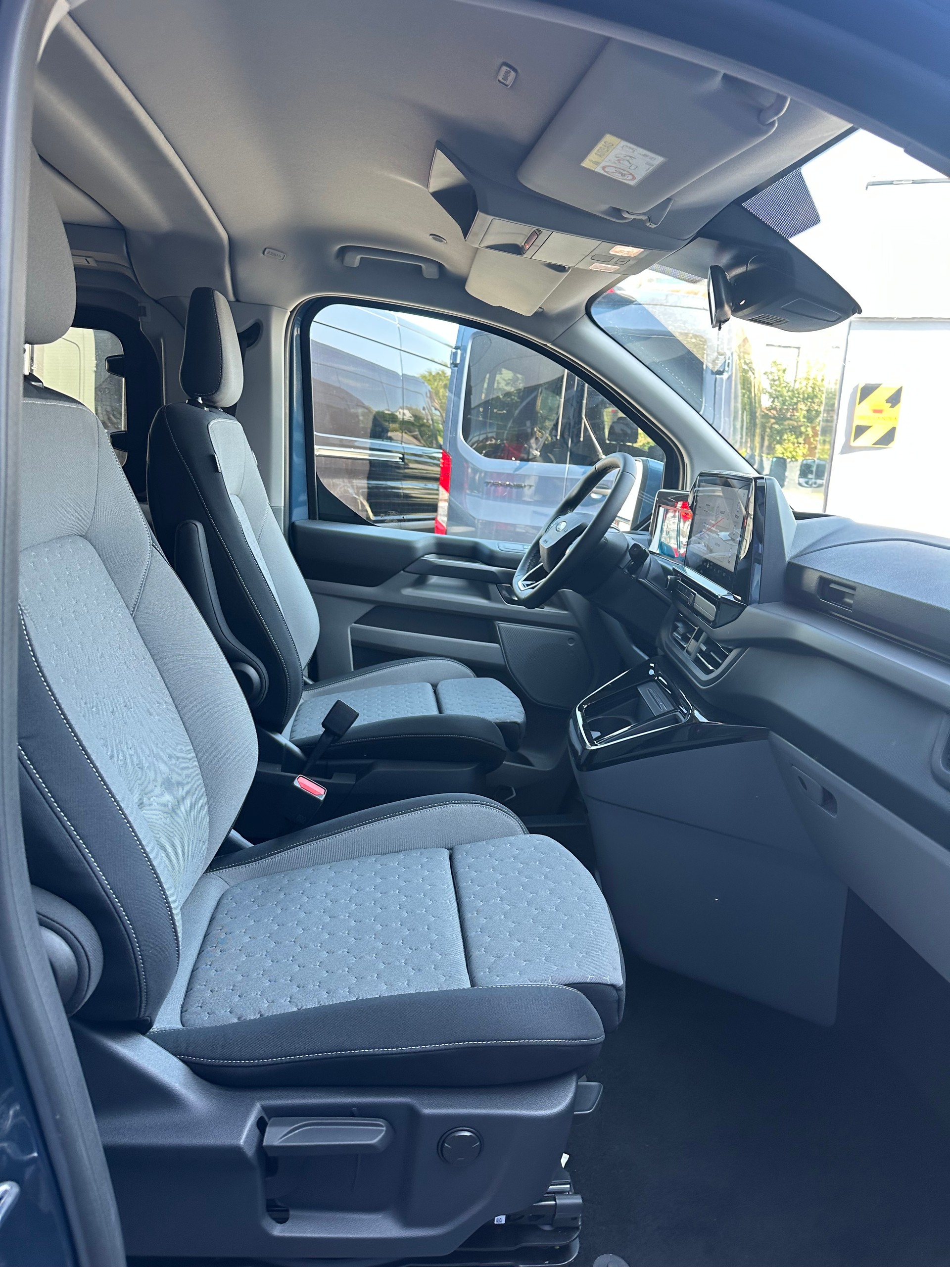 FORD Transit C Nugget 320 L1 2.0 Ec Titanium/170CV/Aut.-image-12