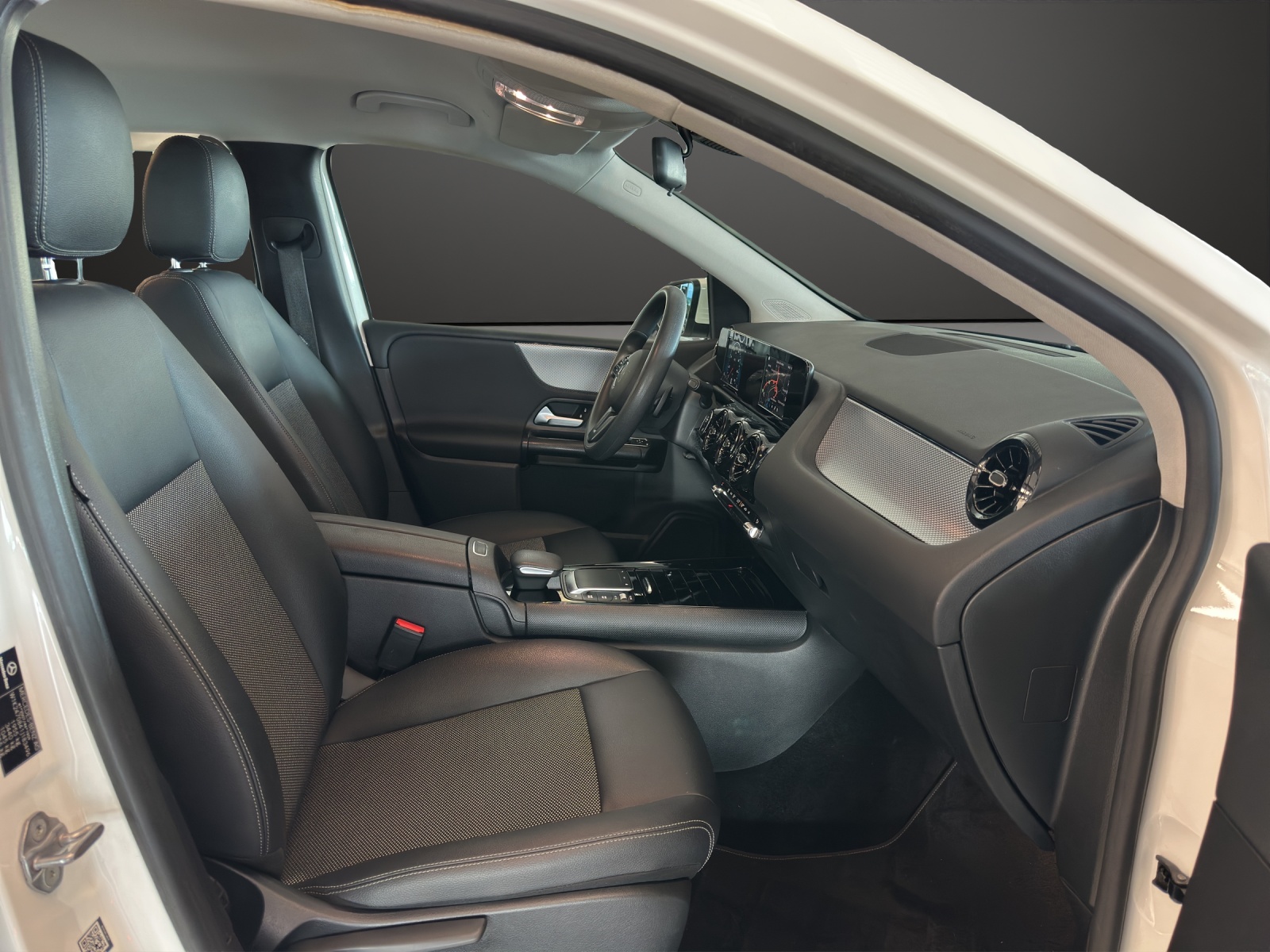 MERCEDES-BENZ B 180-image-10