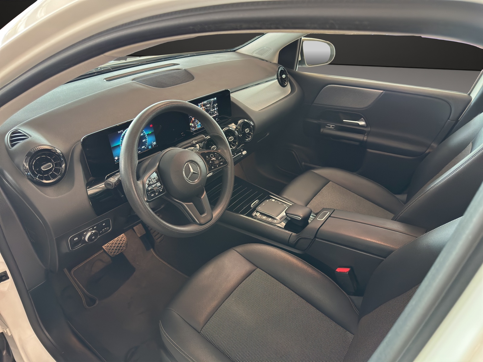 MERCEDES-BENZ B 180-image-8
