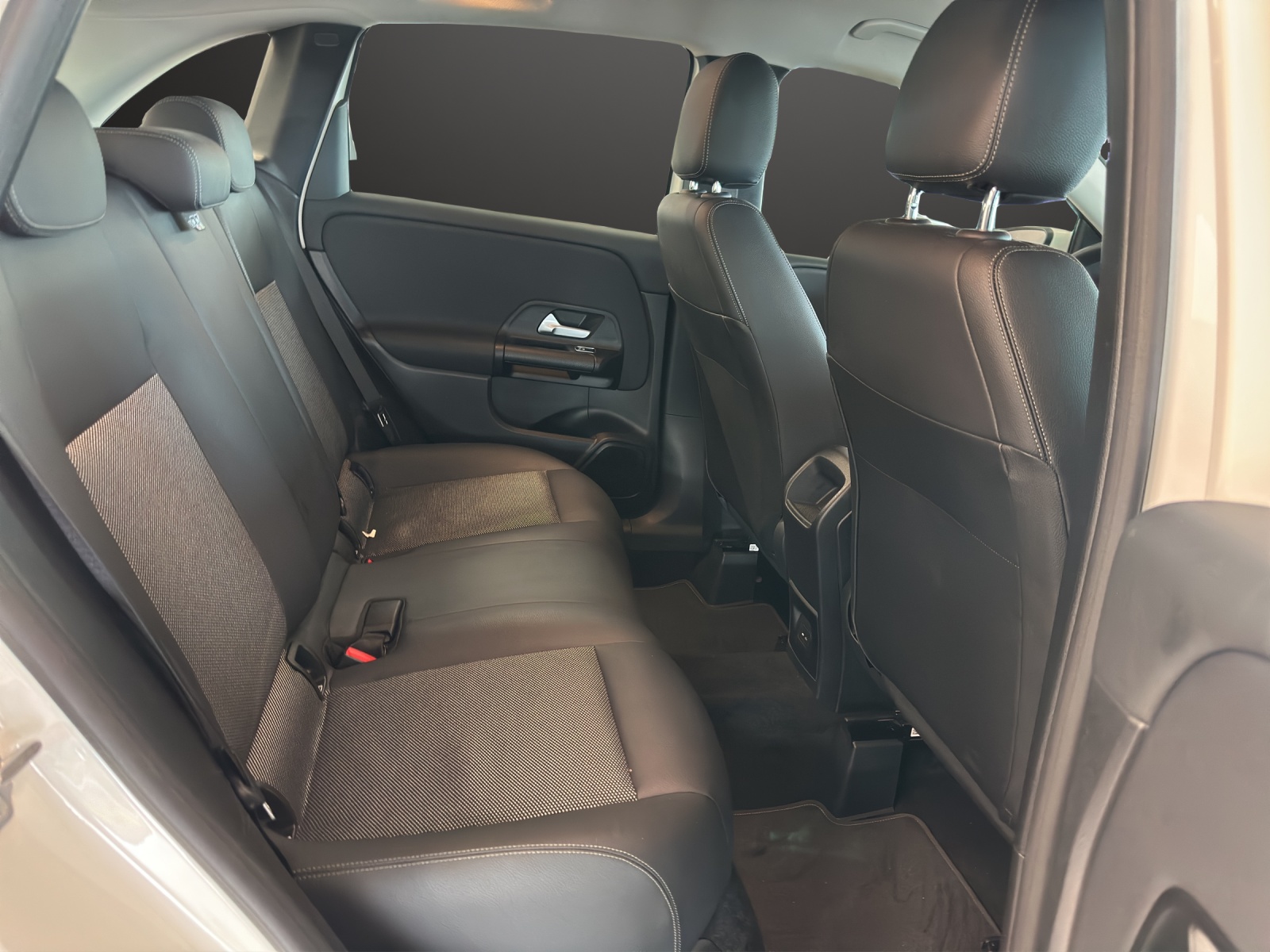 MERCEDES-BENZ B 180-image-11