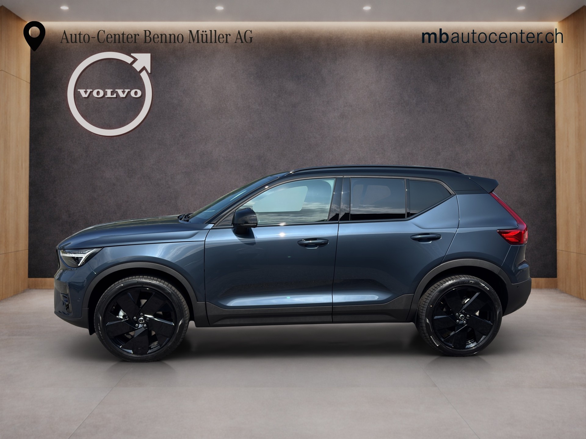 VOLVO XC40 2.0 B4 MH Black Edition-showroom-element-1