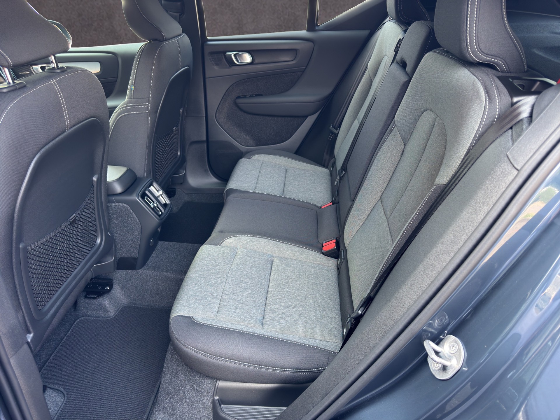 VOLVO XC40 2.0 B4 MH Black Edition-image-15
