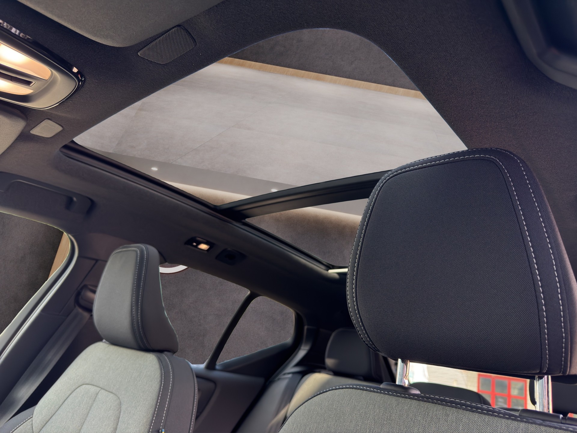 VOLVO XC40 2.0 B4 MH Black Edition-image-14