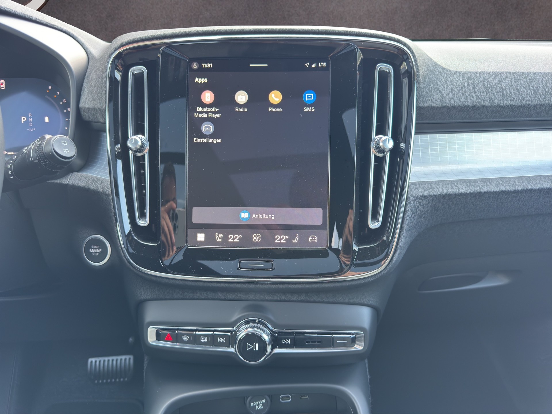 VOLVO XC40 2.0 B4 MH Black Edition-image-13