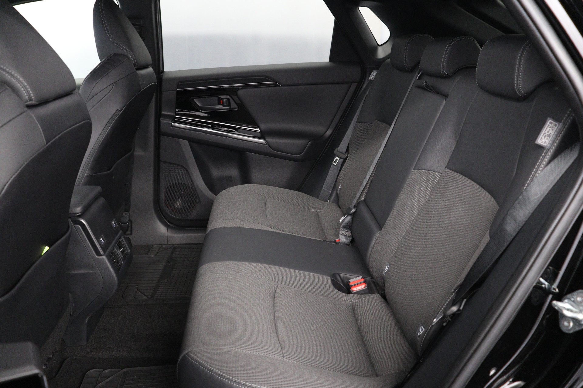 TOYOTA bZ4X Style AWD-image-8