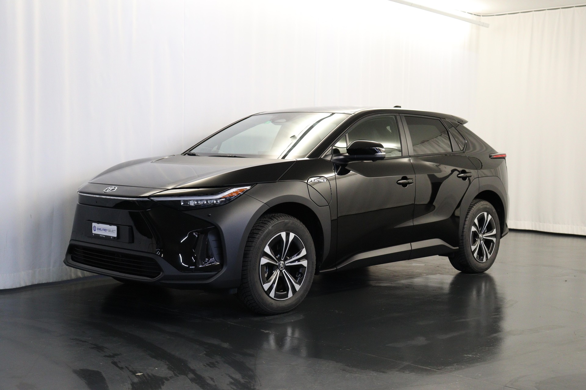 TOYOTA bZ4X Style AWD-showroom-element-1